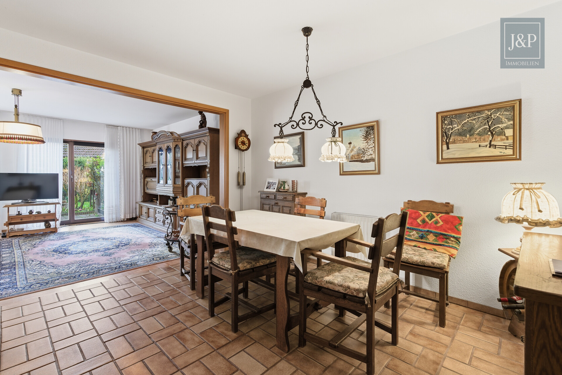 Familienfreundliches Einfamilienhaus in ruhiger & zentraler Lage von Hattersheim - Wohn-und Essbereich