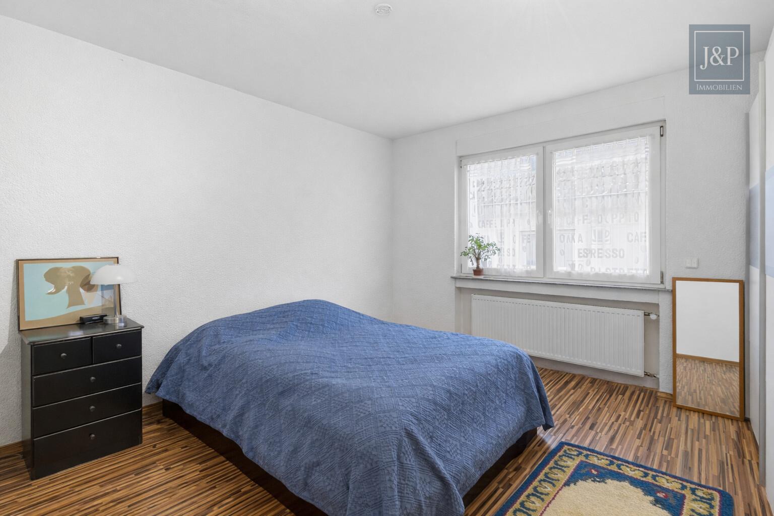 Große 5-Zimmer-Wohnung mit 5% Mietrendite, Terrasse, lichtdurchflutet Wohnkonzept in Friedberg - Schlafzimmer 3