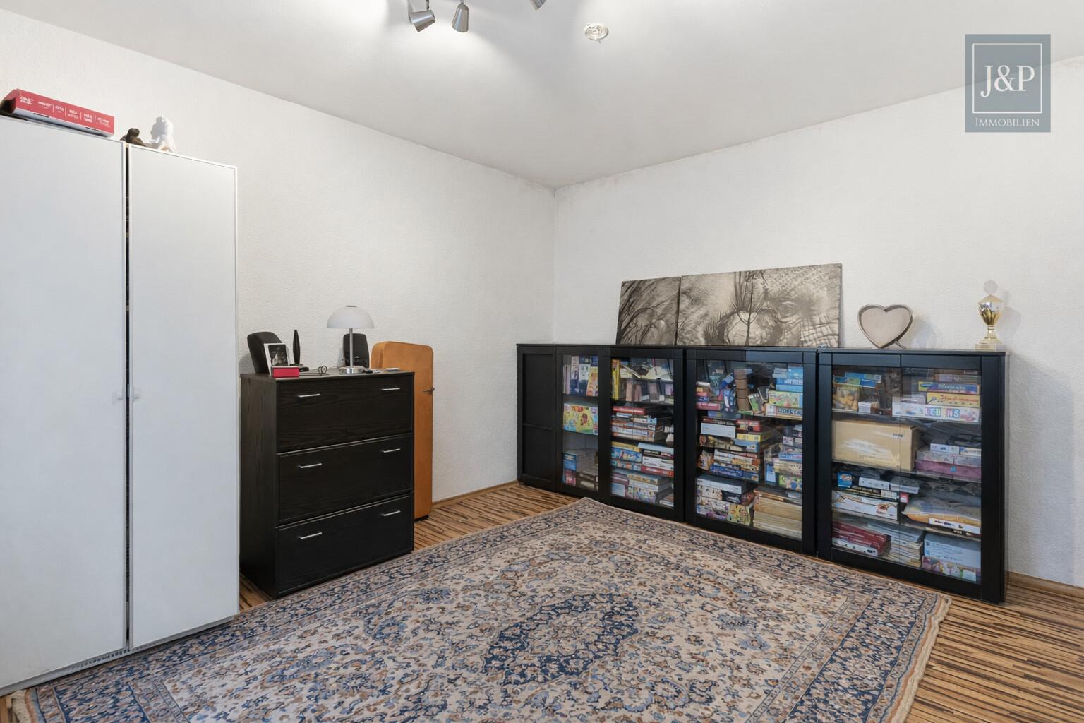 Große 5-Zimmer-Wohnung mit 5% Mietrendite, Terrasse, lichtdurchflutet Wohnkonzept in Friedberg - Schlafzimmer 4