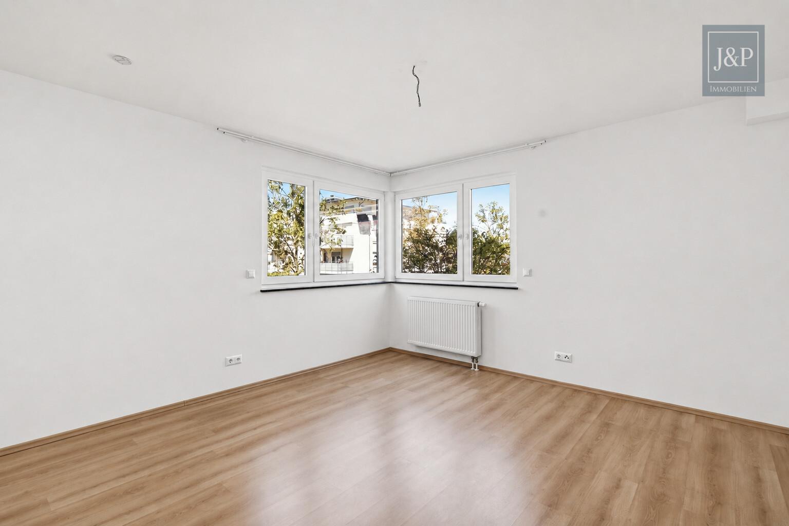 Kurze Wege, großzügiges Wohnen: 3 Zimmer mit Balkon & Tiefgarage in Hattersheim - Schlafzimmer
