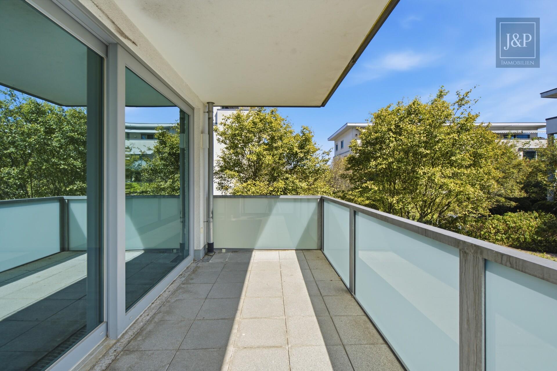 Kurze Wege, großzügiges Wohnen: 3 Zimmer mit Balkon & Tiefgarage in Hattersheim - Balkon