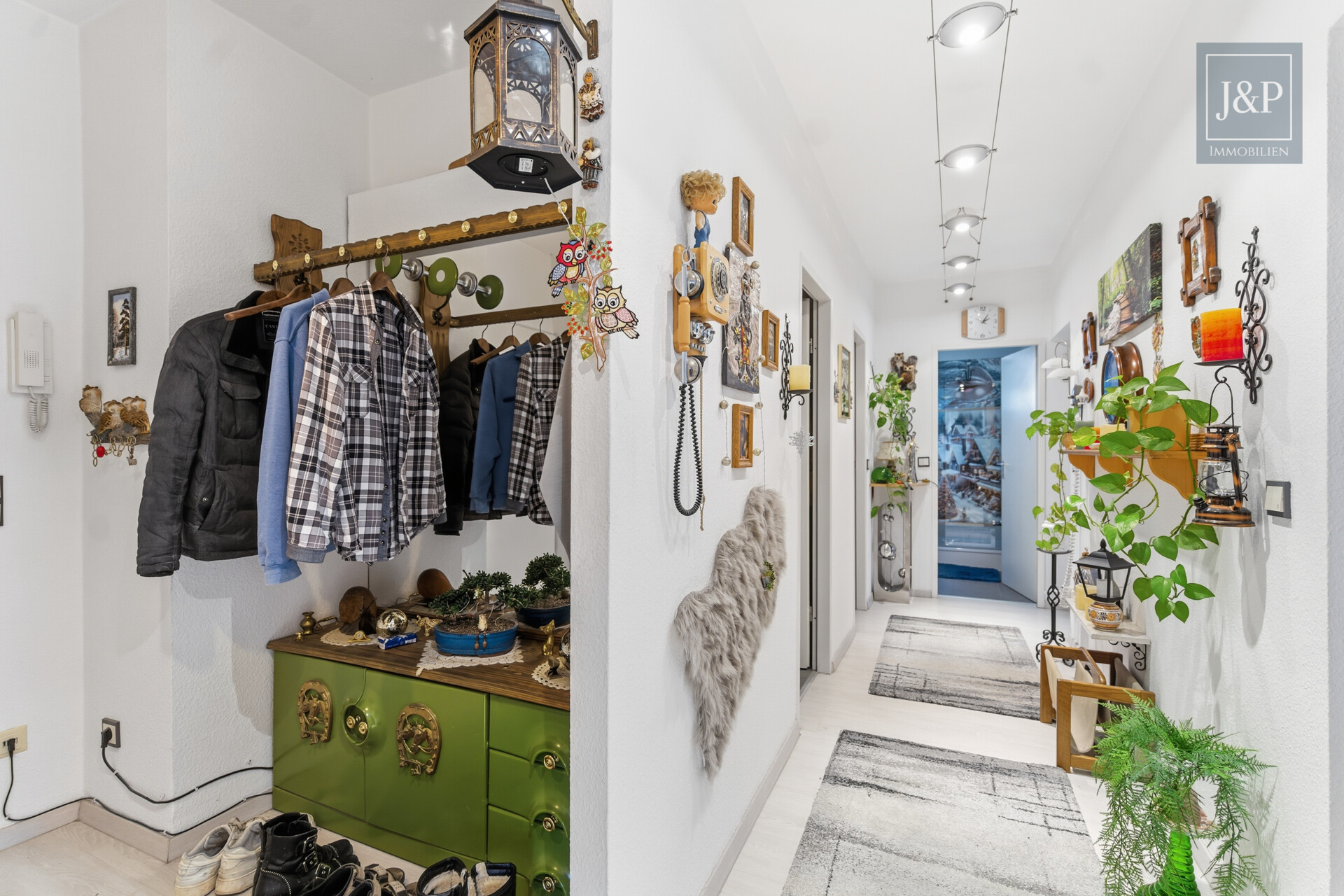 Vermietete 4-Zimmer-Wohnung mit großem Süd-West-Balkon und optionalen TG-Stellplätzen! - Flur