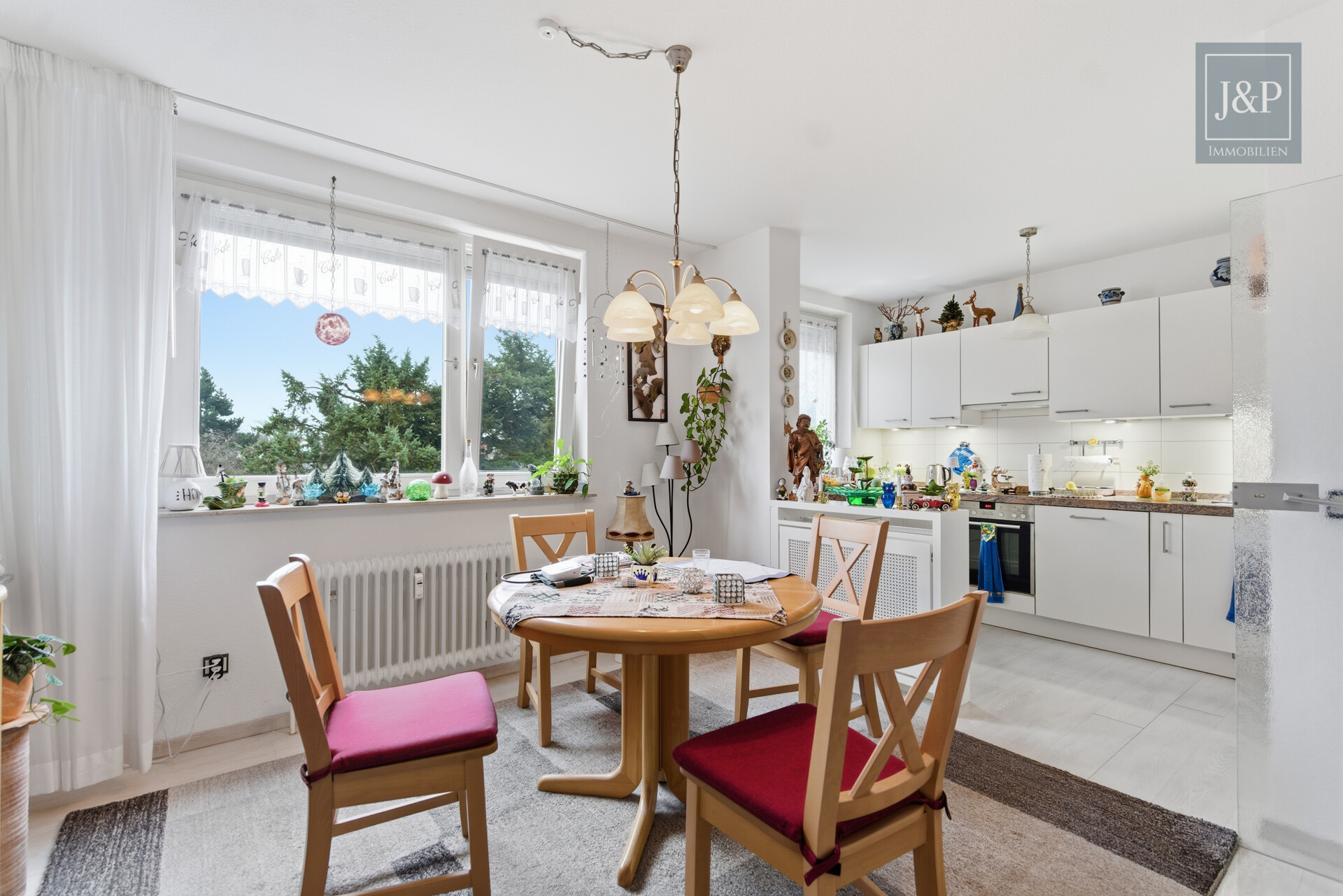 Vermietete 4-Zimmer-Wohnung mit großem Süd-West-Balkon und optionalen TG-Stellplätzen! - Esszimmer