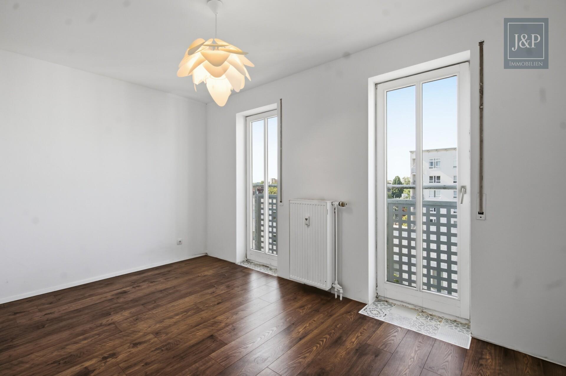 Lichtdurchflutetes Penthouse mit Süd-Balkon & Tiefgarage in Darmstadt! - Zimmer 2