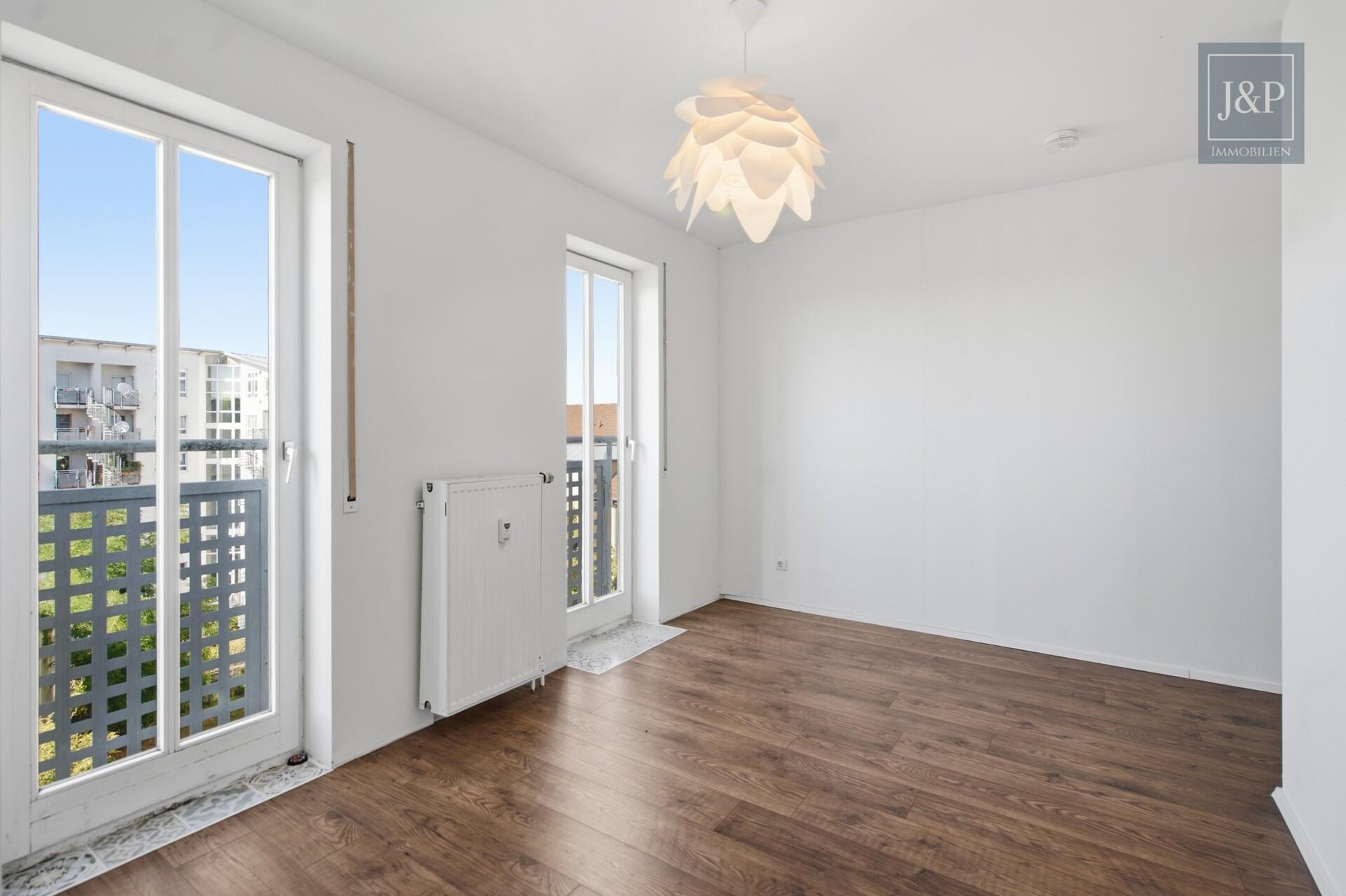 Lichtdurchflutetes Penthouse mit Süd-Balkon & Tiefgarage in Darmstadt! - Zimmer 2