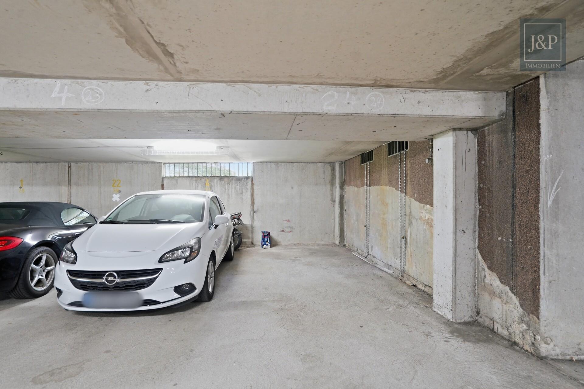Lichtdurchflutetes Penthouse mit Süd-Balkon & Tiefgarage in Darmstadt! - Tiefgaragenstellplatz