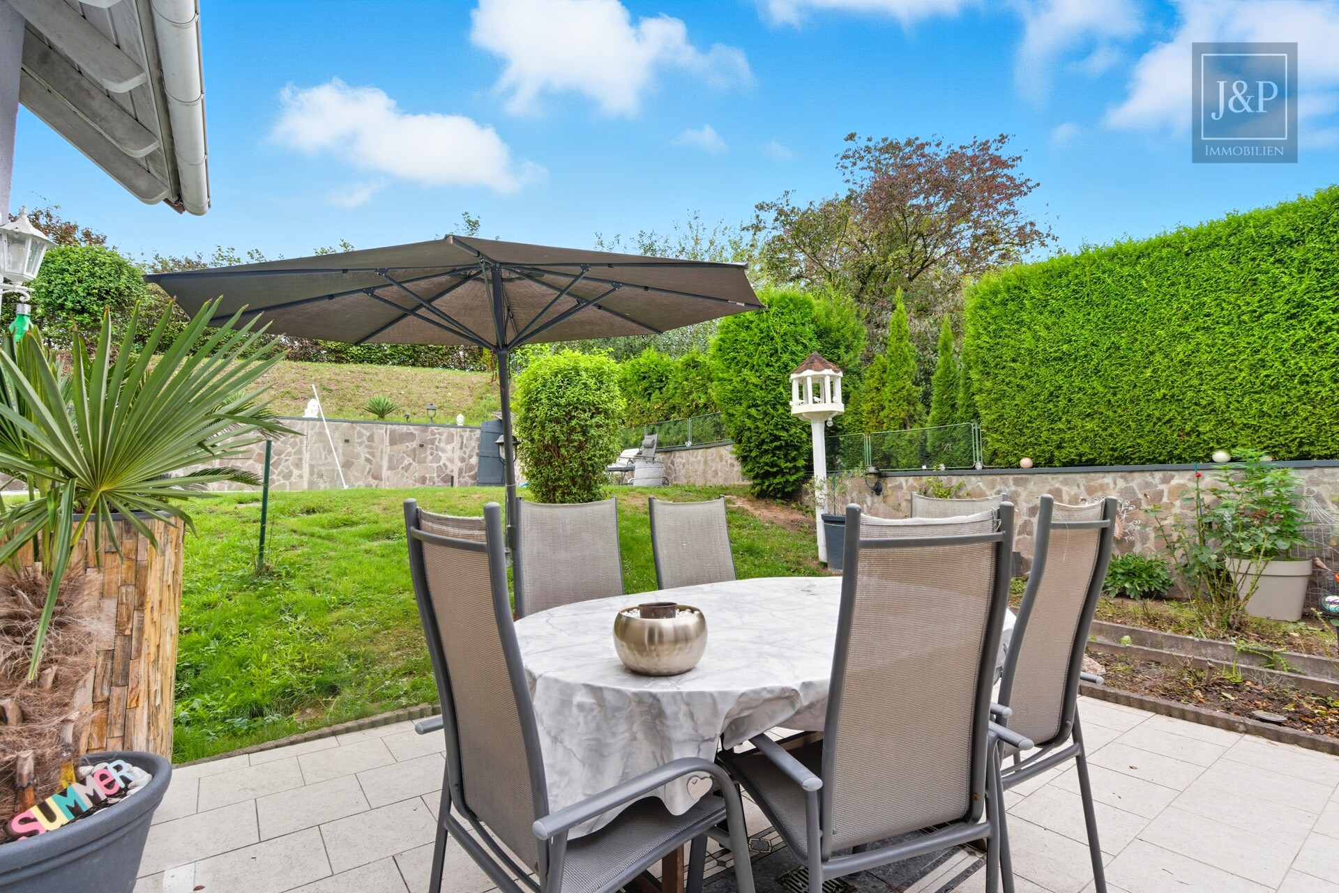 Großes Anwesen im Villenviertel von Glattbach. Gehobener Lebensstil in Waldrandnähe - Terrasse Küche