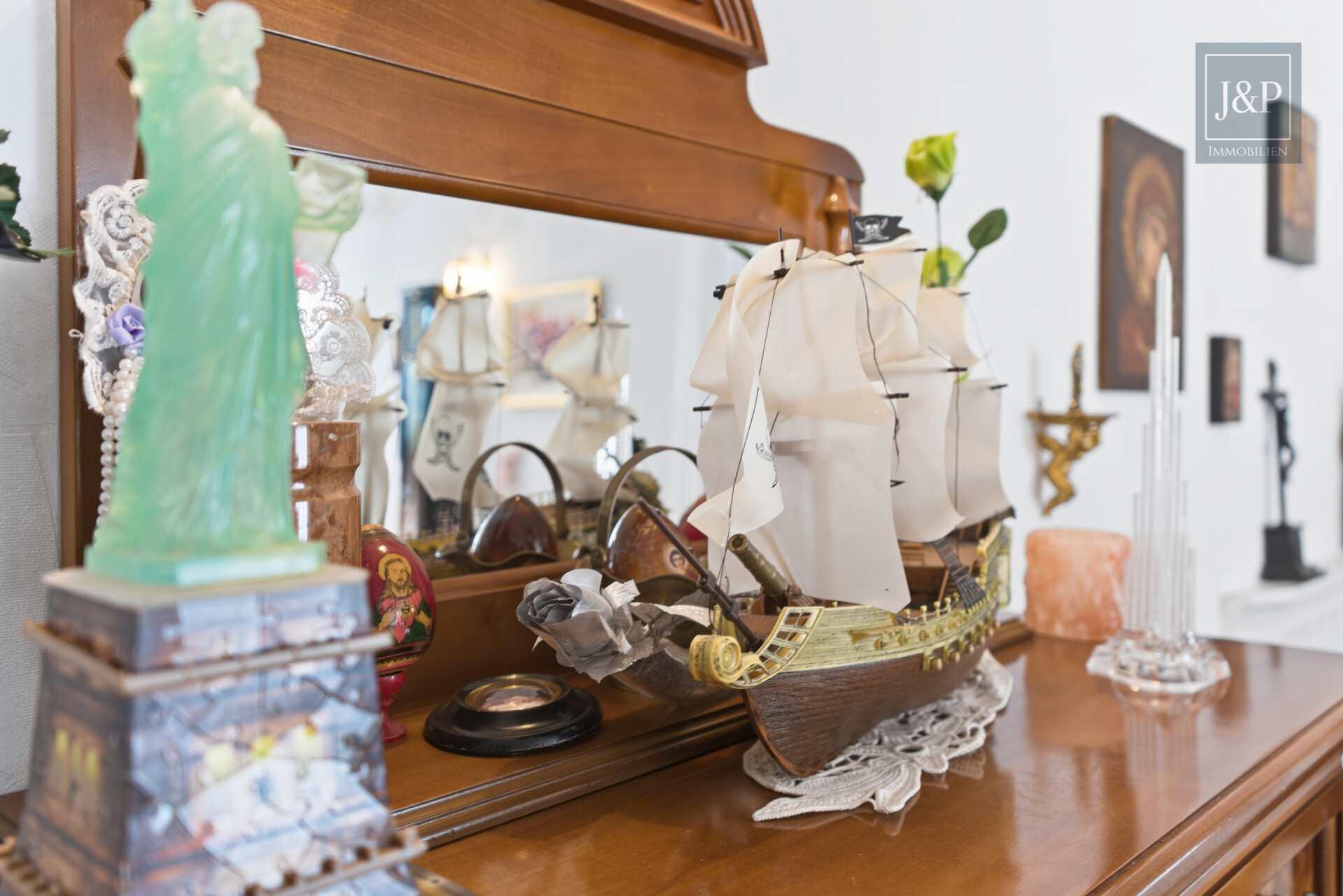 Großes Anwesen im Villenviertel von Glattbach. Gehobener Lebensstil in Waldrandnähe - Detail Wohnzimmer