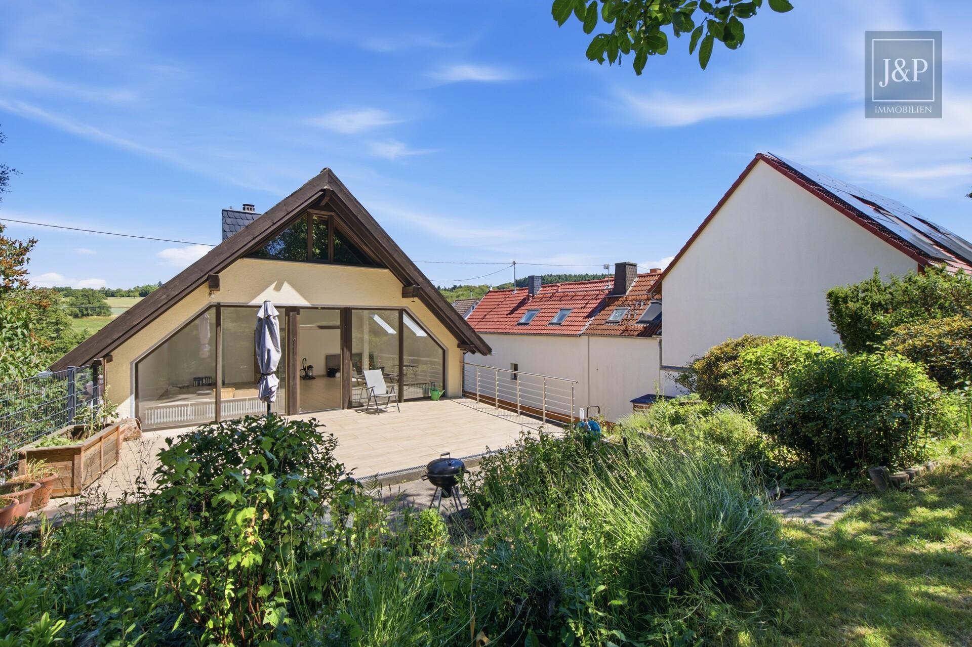 Freistehendes Einfamilienhaus mit traumhaftem Wohnzimmer, Garten & Ausbaureserve - Aussenansicht