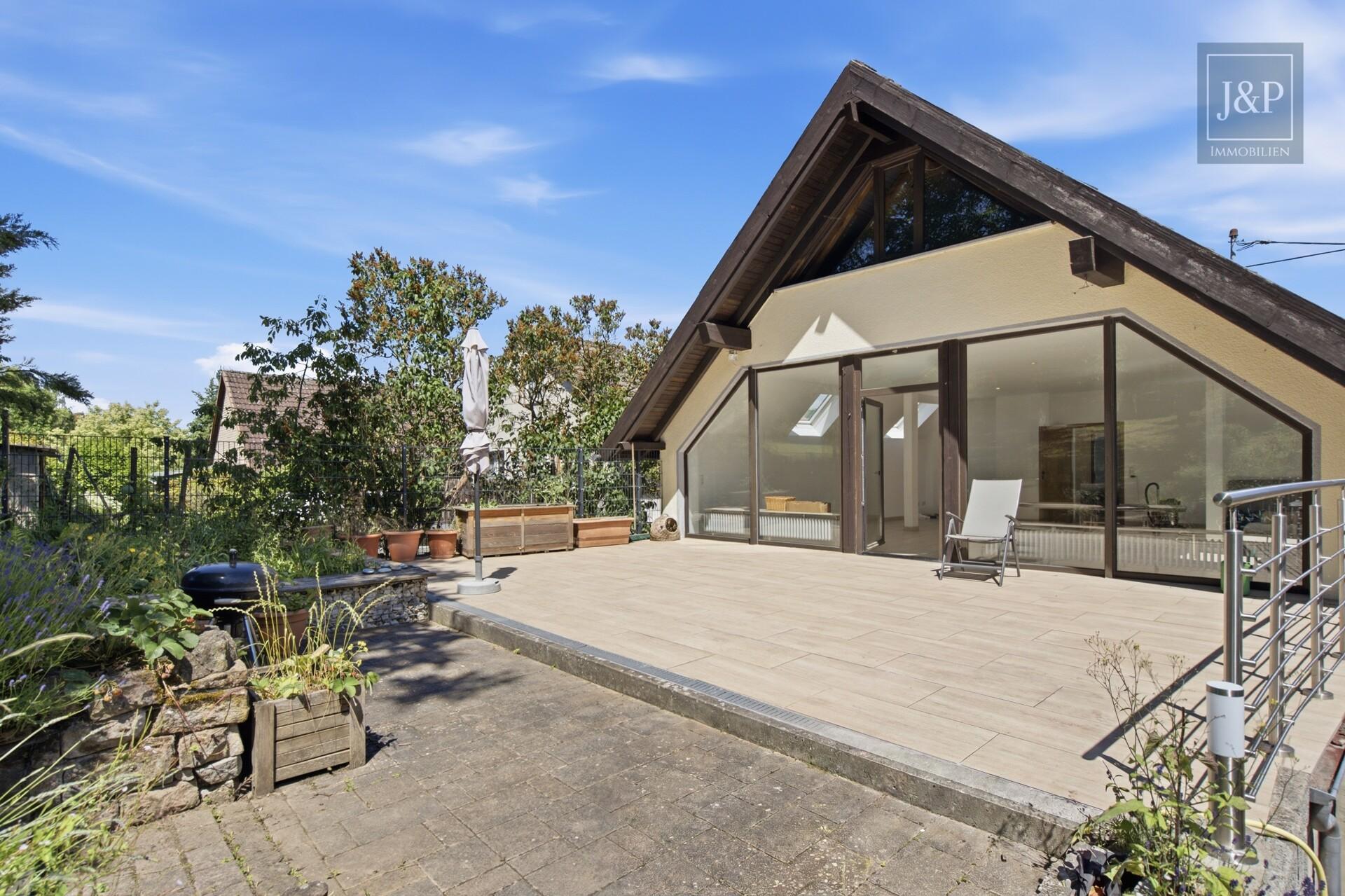 Freistehendes Einfamilienhaus mit traumhaftem Wohnzimmer, Garten & Ausbaureserve - Terrasse