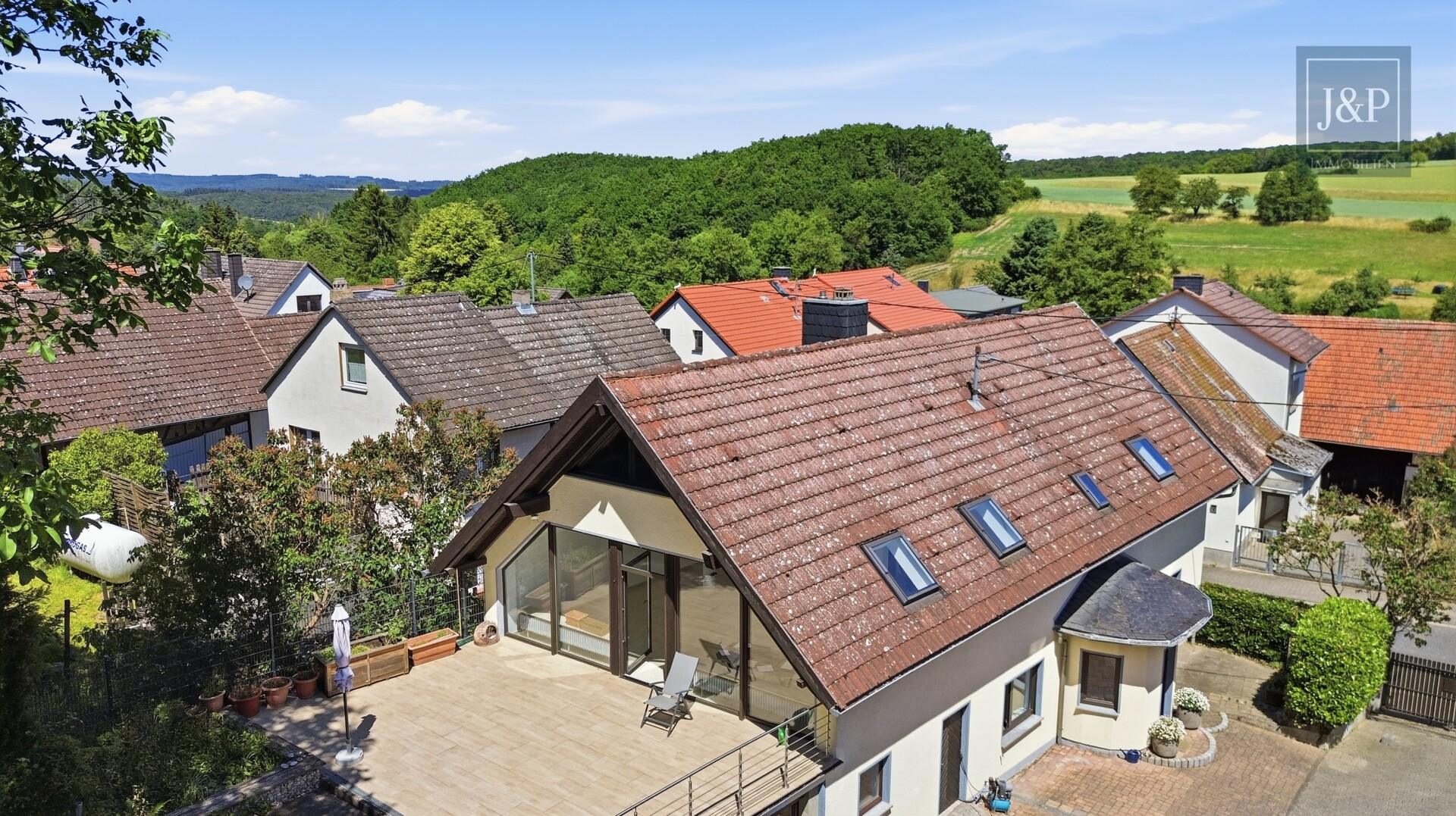 Freistehendes Einfamilienhaus mit traumhaftem Wohnzimmer, Garten & Ausbaureserve - Aussenansicht