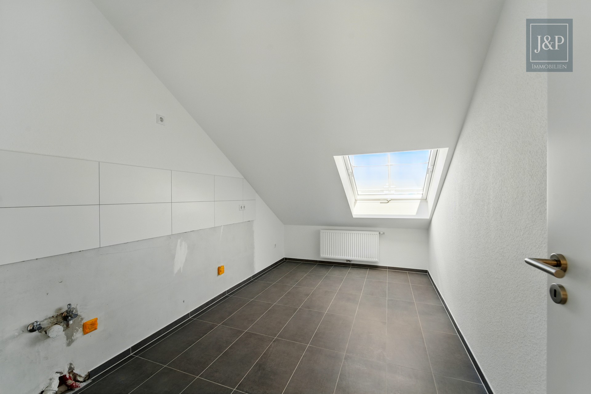 Zwei Einheiten – eine Kapitalanlage: Sanierte Maisonette-Wohnung mit 5 % Rendite in Alsbach-Hähnlein - Wohnung 2: Küche