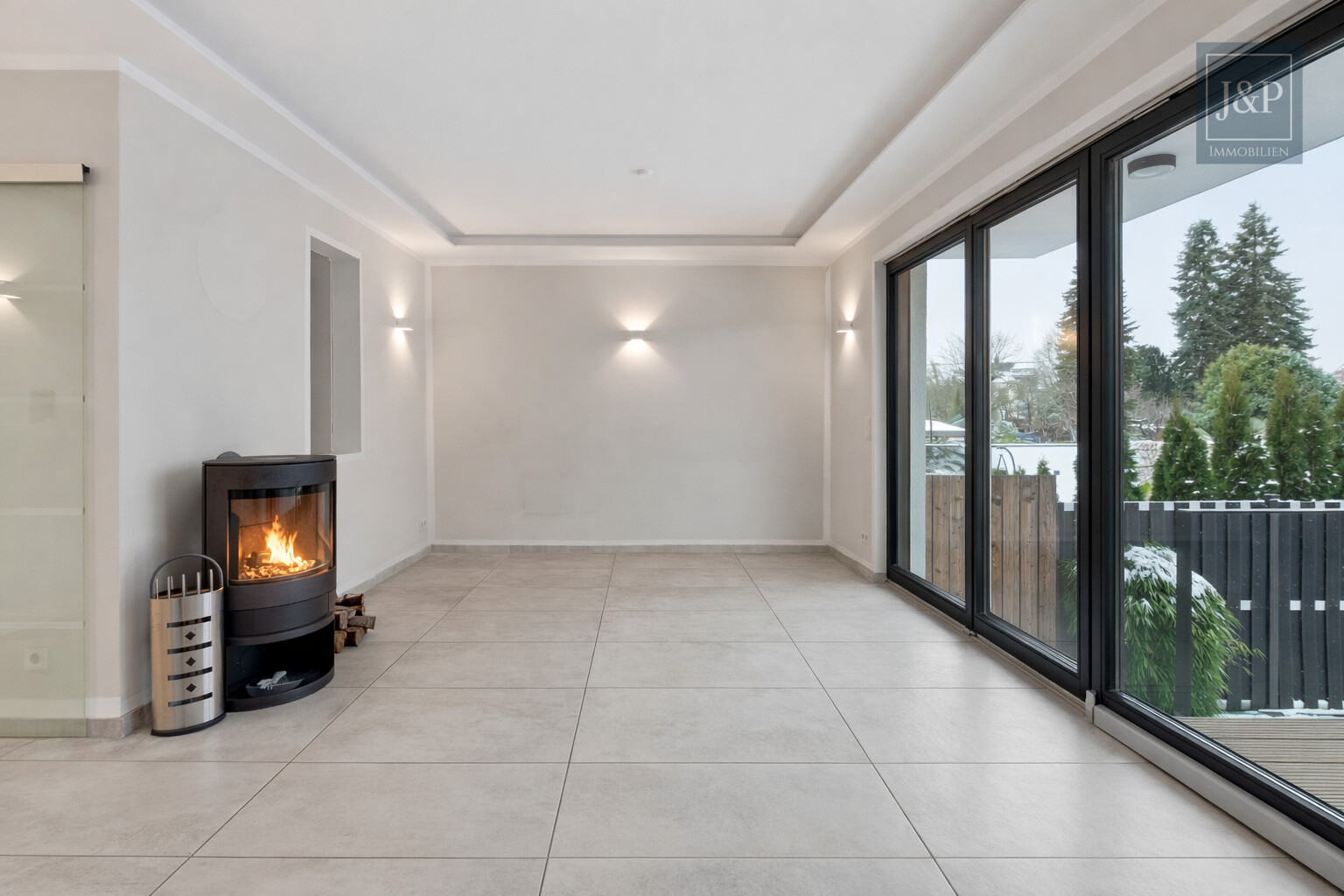 Saniertes & neu-erbautes EFH mit ELW - Familienidylle mit großem Garten, Pool & Sauna - Wohn- & Essbereich