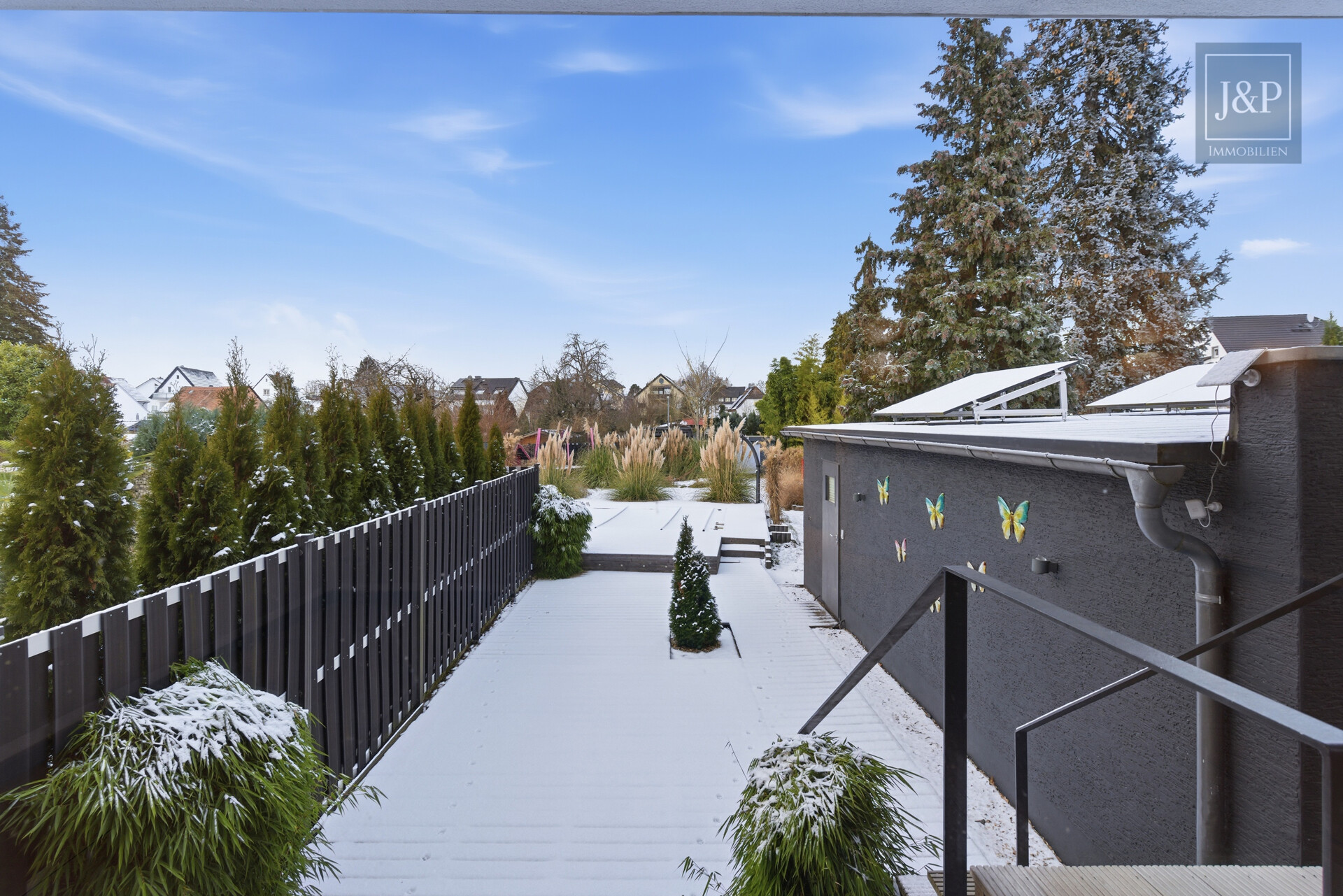 Saniertes & neu-erbautes EFH mit ELW - Familienidylle mit großem Garten, Pool & Sauna - Ausblick