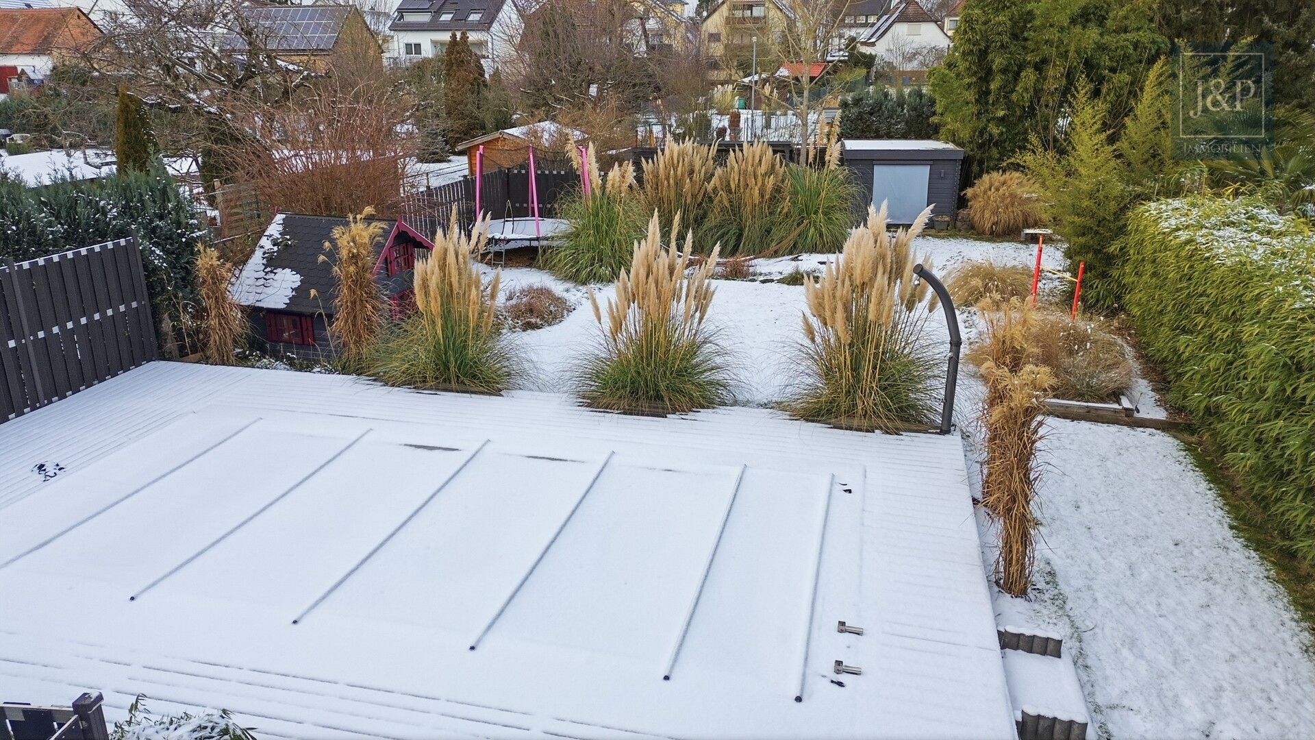 Saniertes & neu-erbautes EFH mit ELW - Familienidylle mit großem Garten, Pool & Sauna - Garten