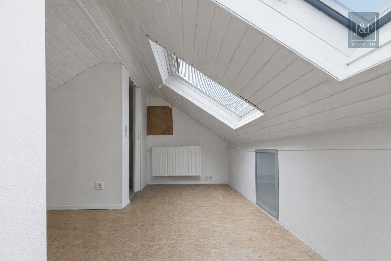 Saniertes & neu-erbautes EFH mit ELW - Familienidylle mit großem Garten, Pool & Sauna - Dachboden