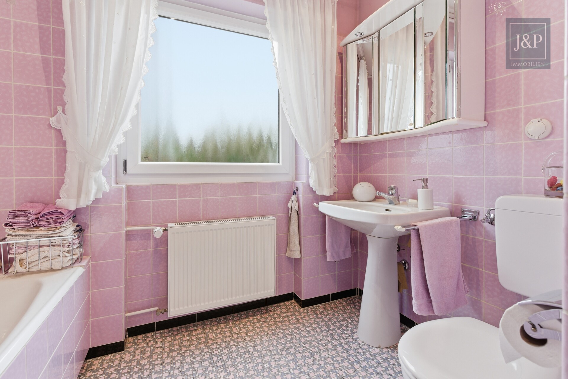 Flexibles Ein- bis Zweifamilienhaus mit großem Garten und viel Platz für die Familie - Badezimmer EG