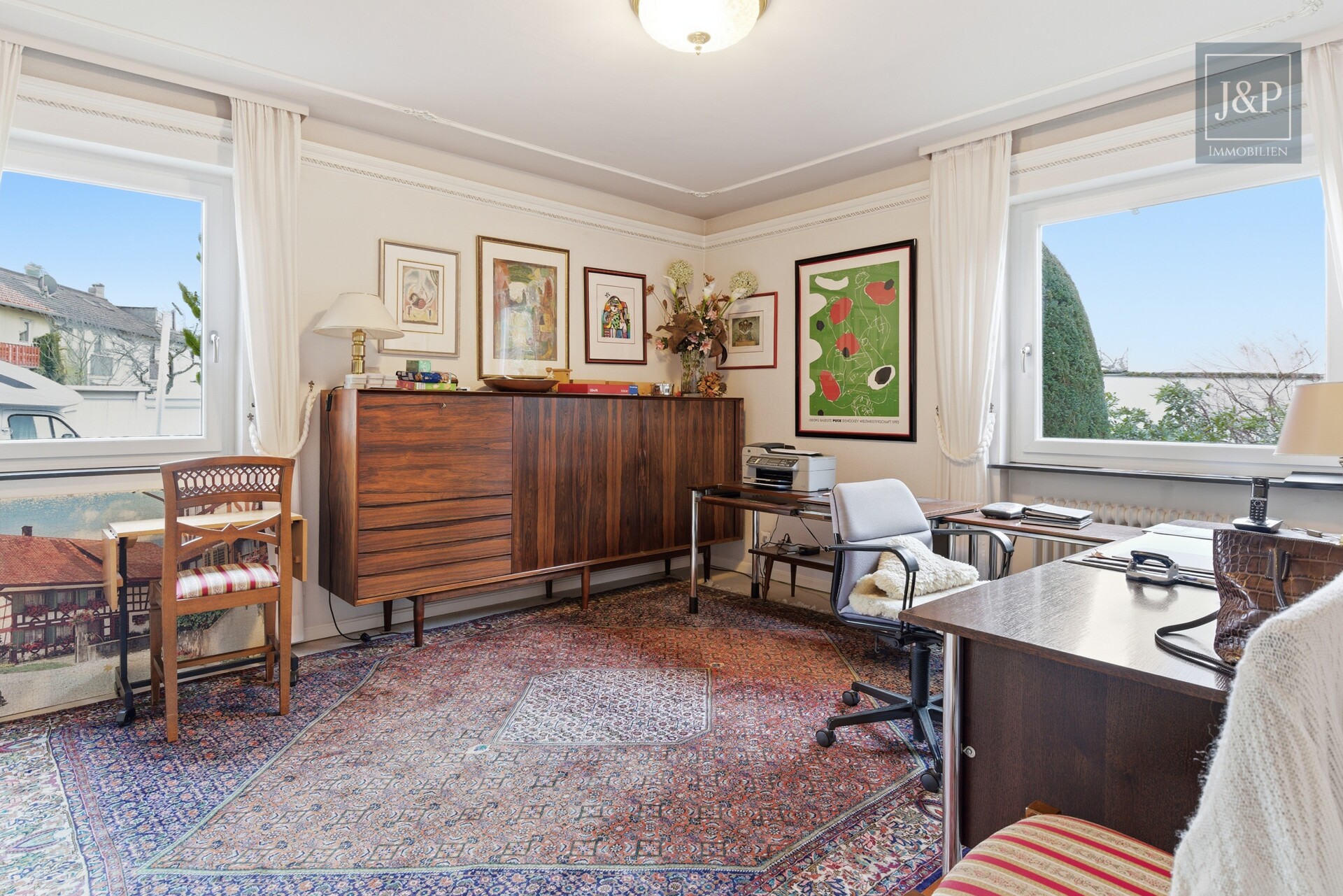 Flexibles Ein- bis Zweifamilienhaus mit großem Garten und viel Platz für die Familie - Büro