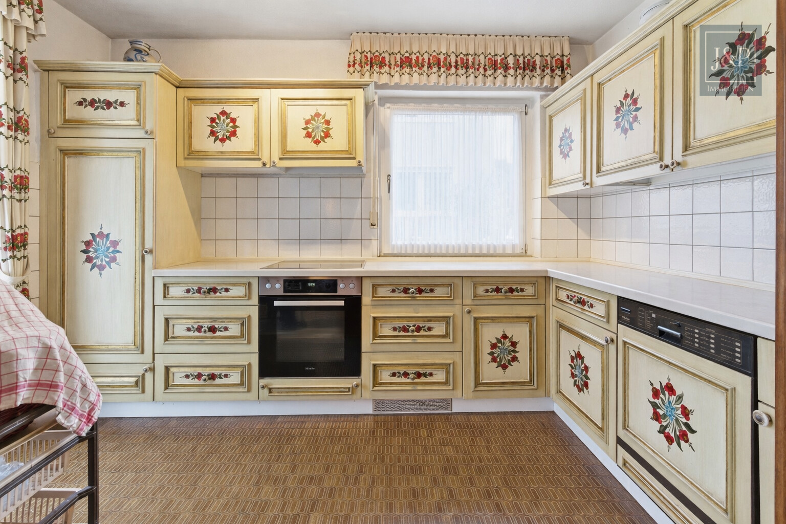 Flexibles Ein- bis Zweifamilienhaus mit großem Garten und viel Platz für die Familie - Küche EG