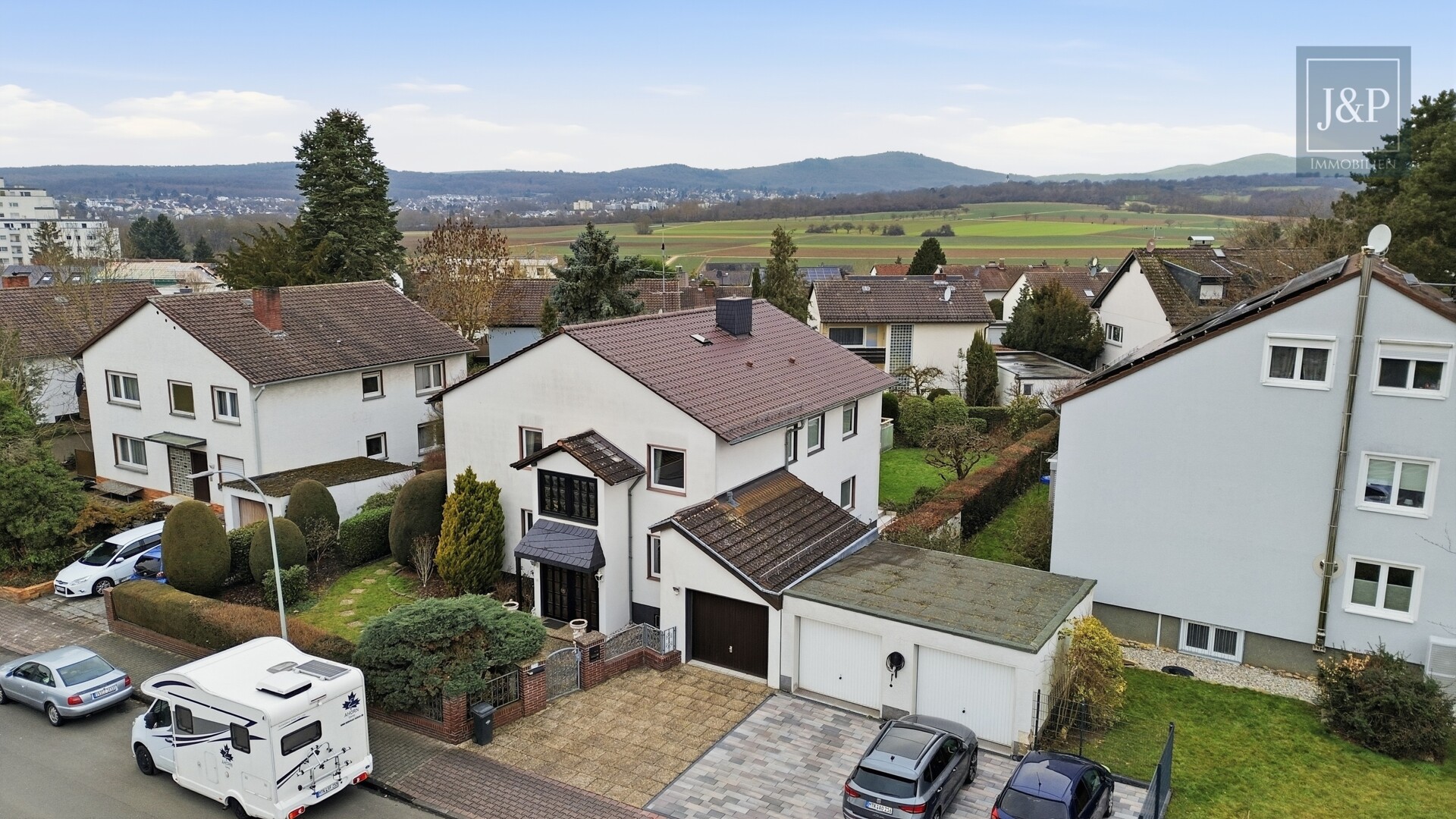 Flexibles Ein- bis Zweifamilienhaus mit großem Garten und viel Platz für die Familie - Aussenansicht