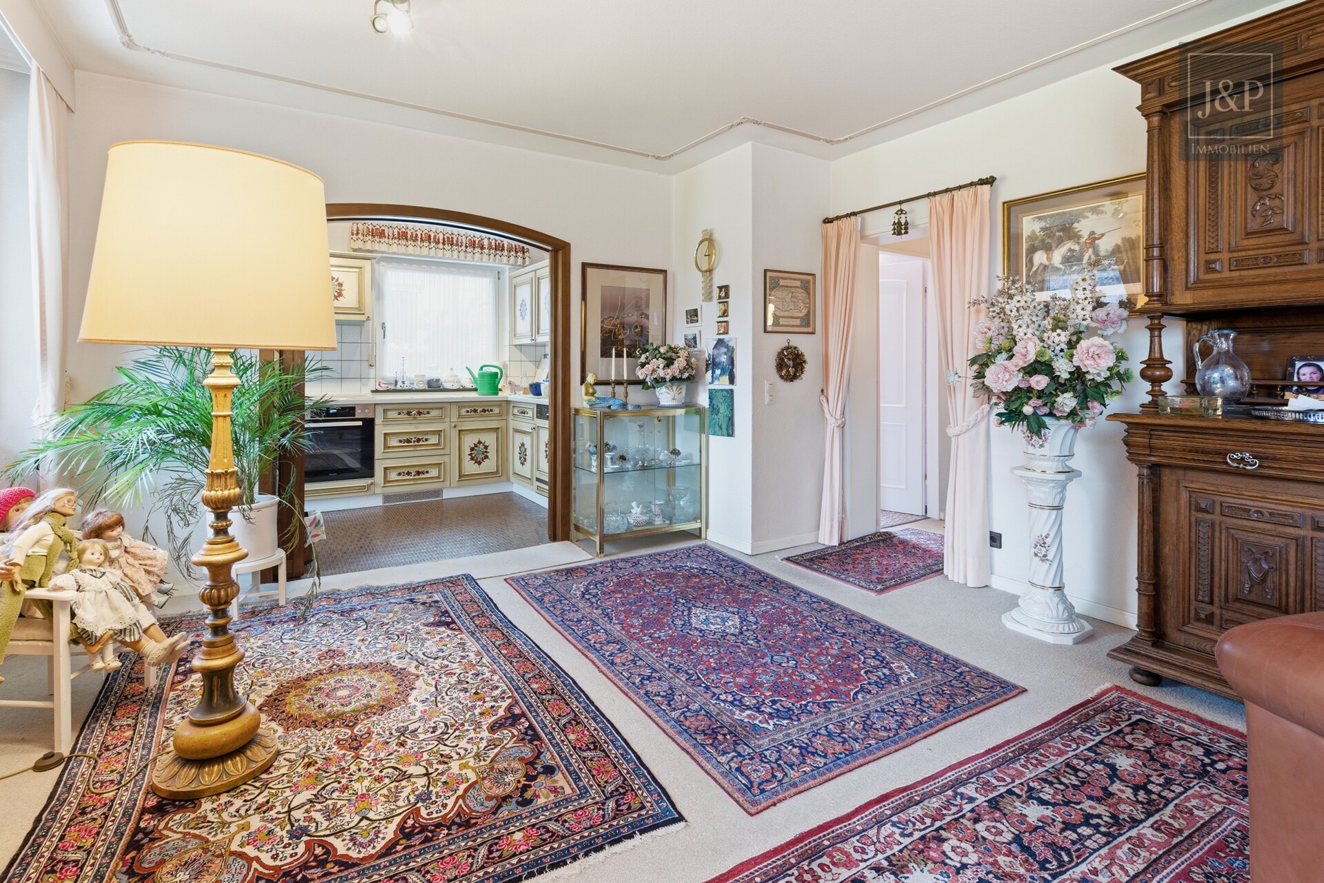 Flexibles Ein- bis Zweifamilienhaus mit großem Garten und viel Platz für die Familie - Wohnzimmer