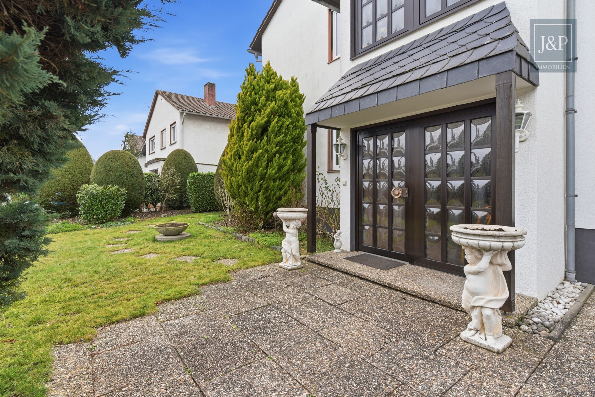 Flexibles Ein- bis Zweifamilienhaus mit großem Garten und viel Platz für die Familie - Haupteingang