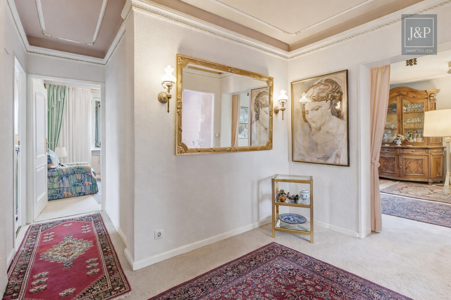 Flexibles Ein- bis Zweifamilienhaus mit großem Garten und viel Platz für die Familie - Flur EG