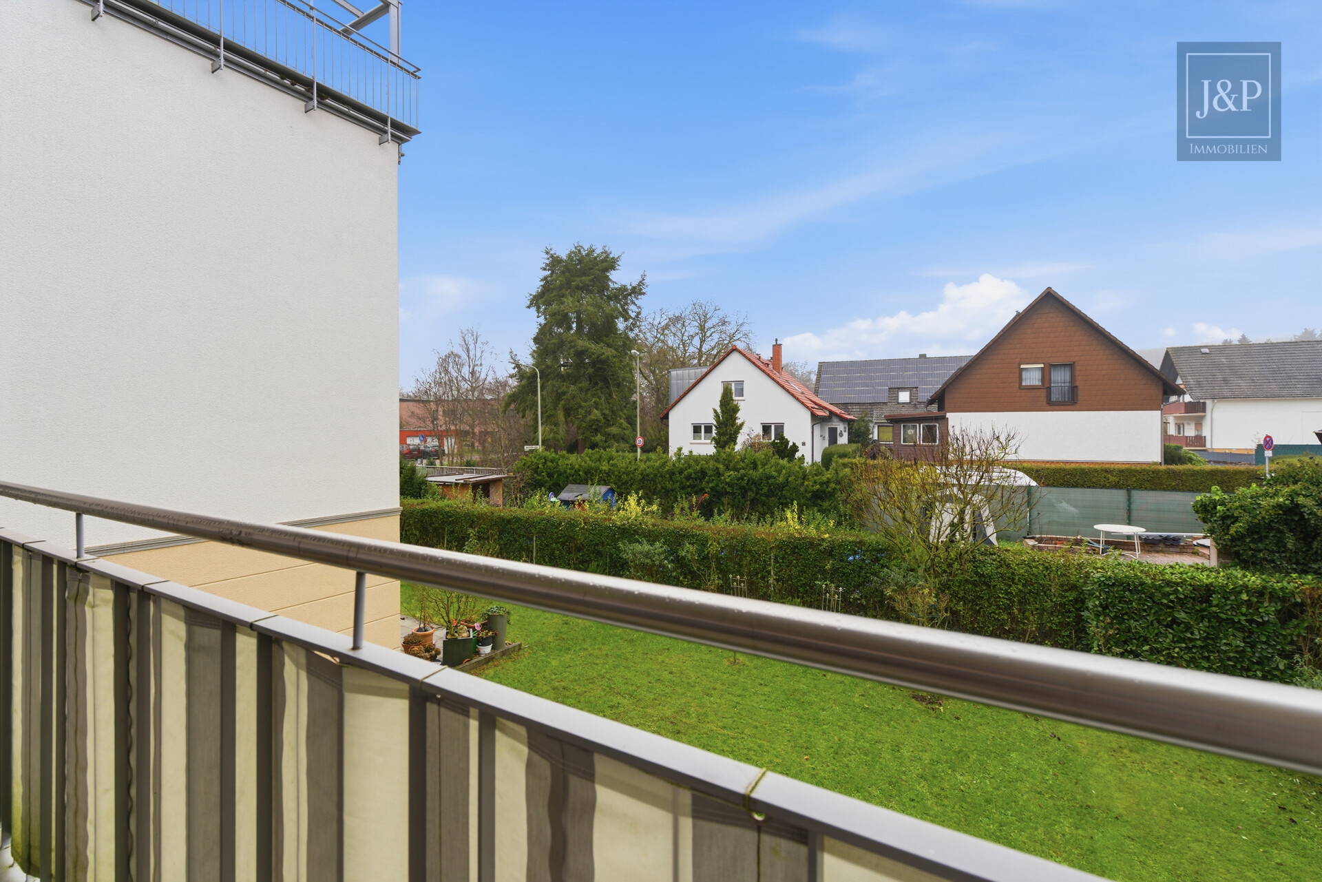 Barrierefreie 3-Zimmer-Wohnung mit Balkon, Carport & großen Räumen - Zentral & Naturnah - Balkon