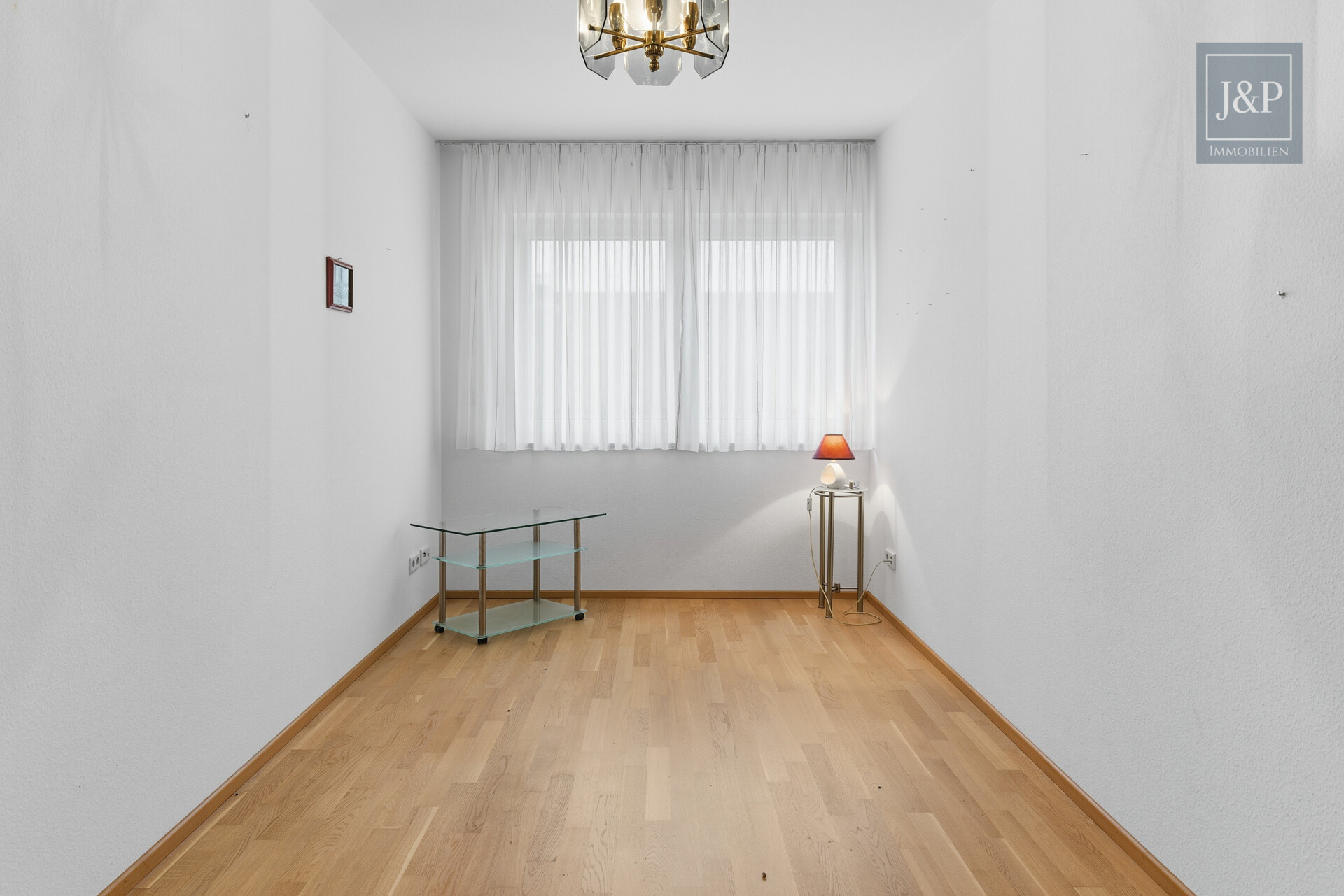 Barrierefreie 3-Zimmer-Wohnung mit Balkon, Carport & großen Räumen - Zentral & Naturnah - Büro