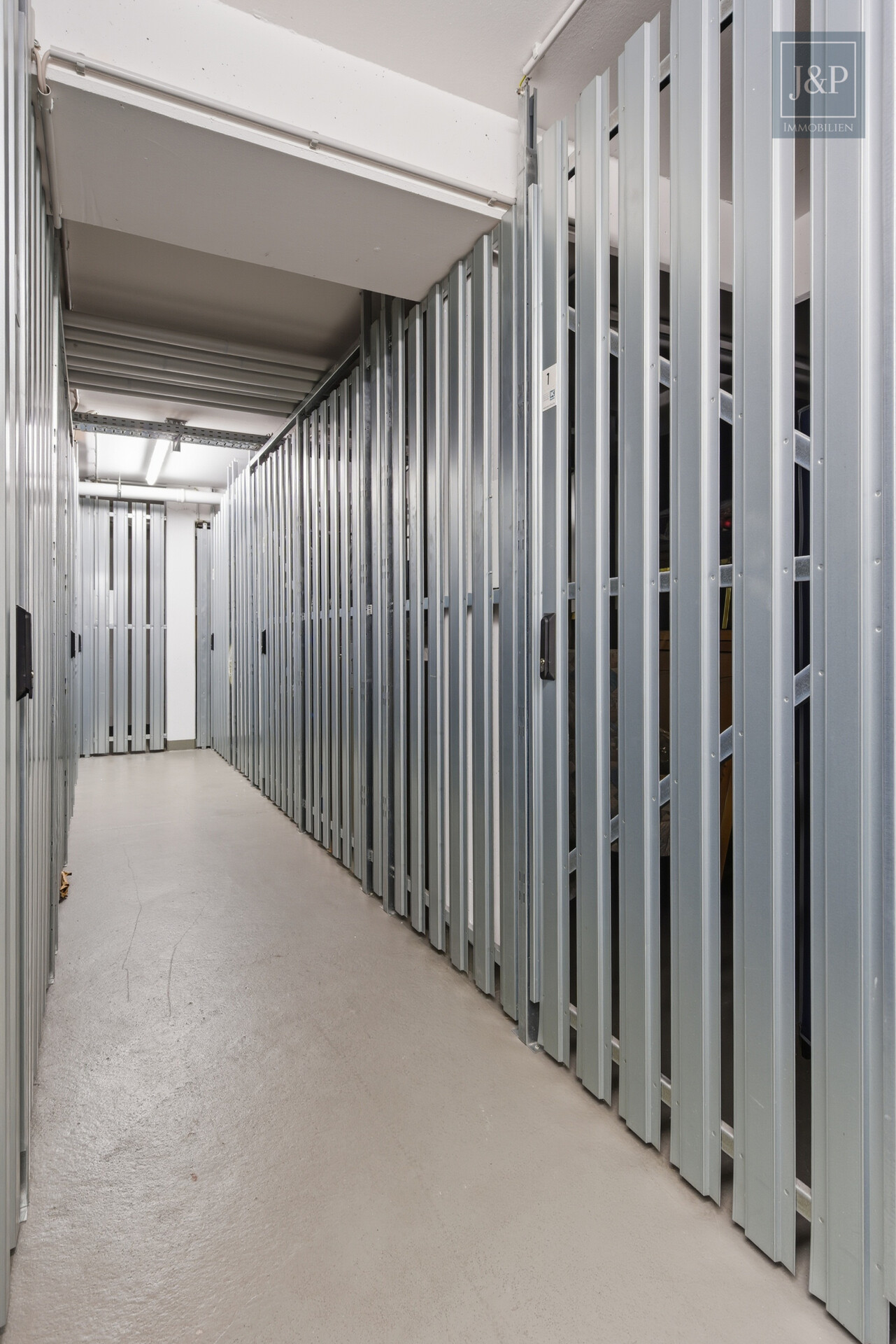 Barrierefreie 3-Zimmer-Wohnung mit Balkon, Carport & großen Räumen - Zentral & Naturnah - Kellerabteil