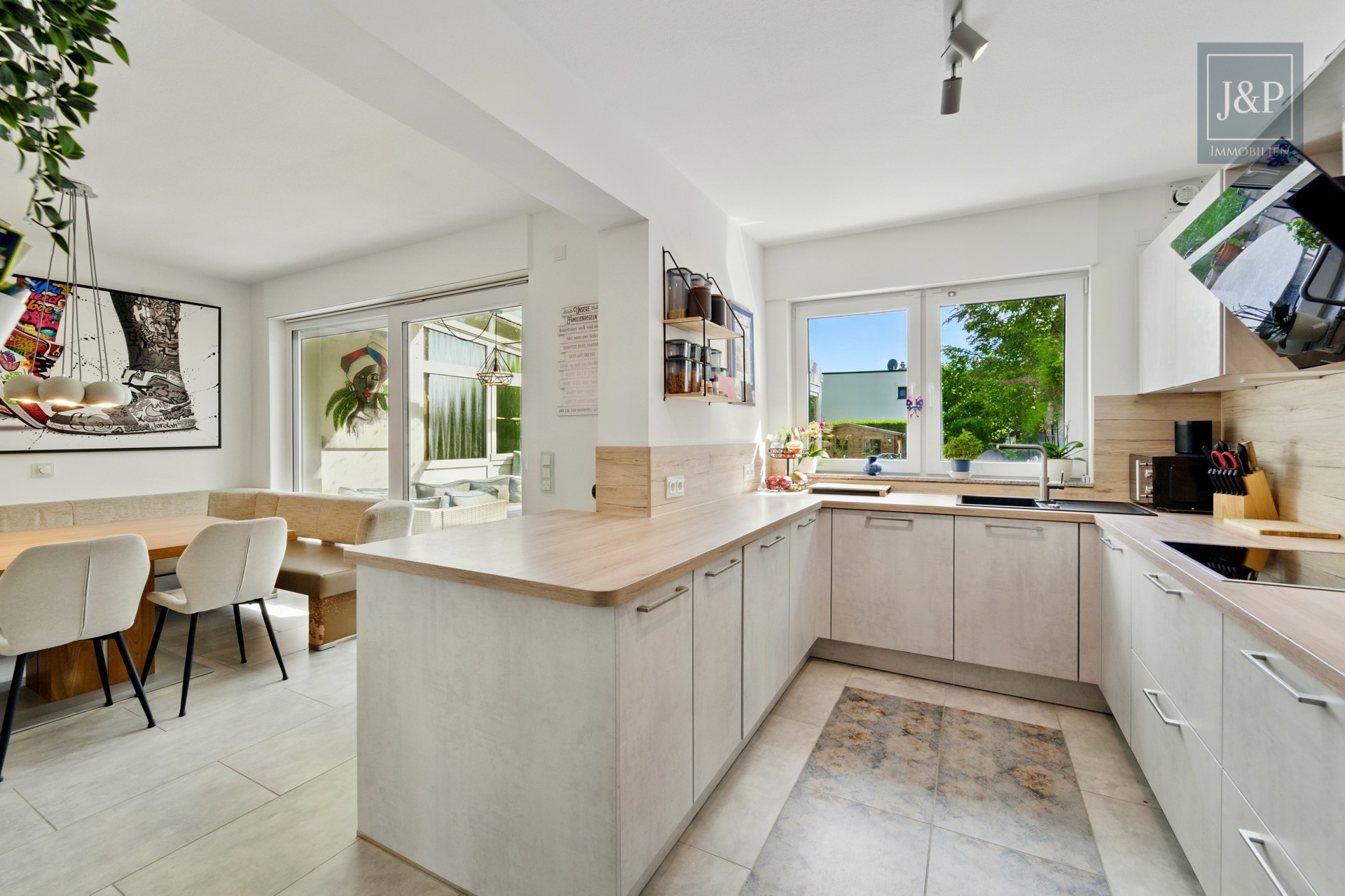 Wie neu & mit Potenzial: Modernes Endhaus mit vermietbarem OG (900 € mtl.) - Küche
