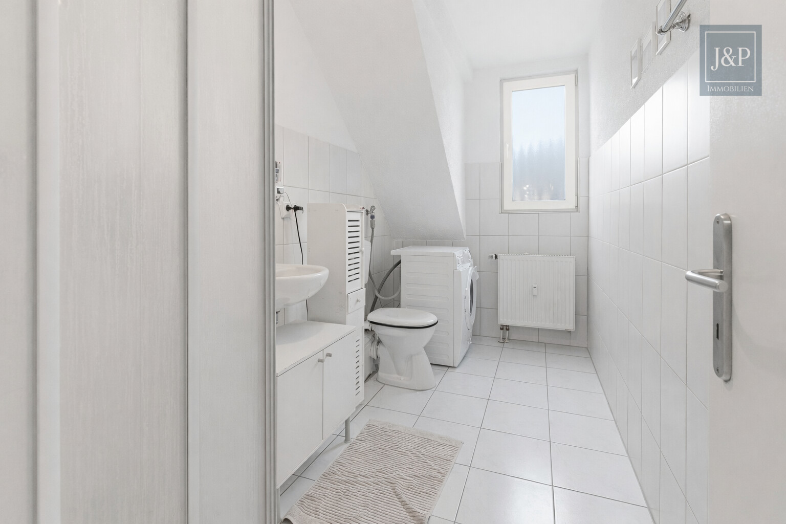 Sanierte DG-Wohnung mit großer Terrasse. Ideal für Kapitalanleger UND Eigennutzer - Badezimmer