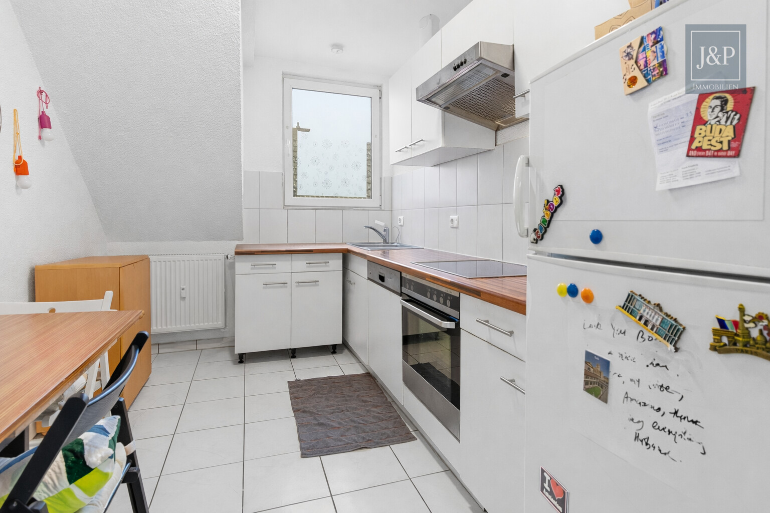 Sanierte DG-Wohnung mit großer Terrasse. Ideal für Kapitalanleger UND Eigennutzer - Küche