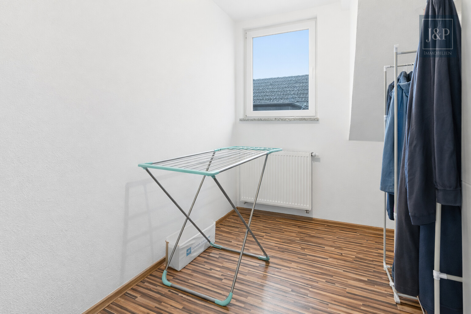 Sanierte DG-Wohnung mit großer Terrasse. Ideal für Kapitalanleger UND Eigennutzer - Abstellkammer