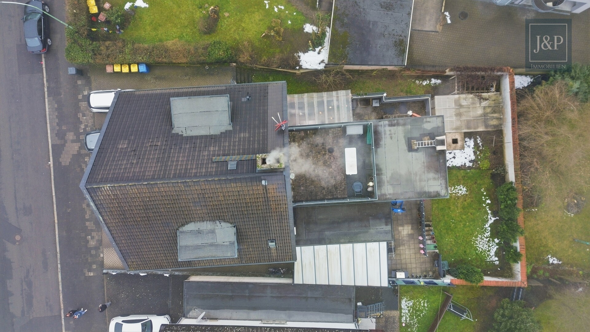 Sanierte DG-Wohnung mit großer Terrasse. Ideal für Kapitalanleger UND Eigennutzer - Vogelperspektive