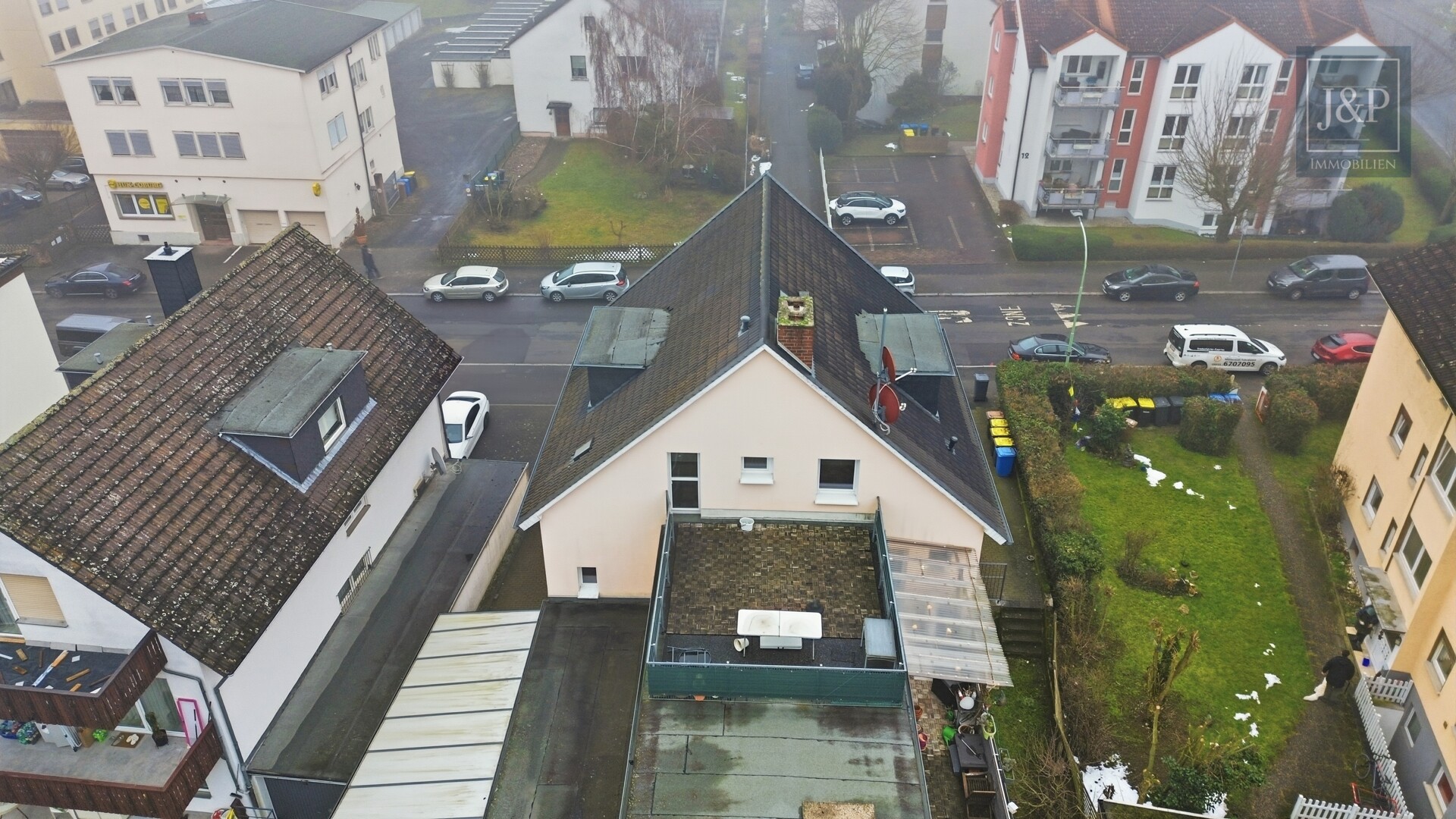 Sanierte DG-Wohnung mit großer Terrasse. Ideal für Kapitalanleger UND Eigennutzer - Aussenansicht