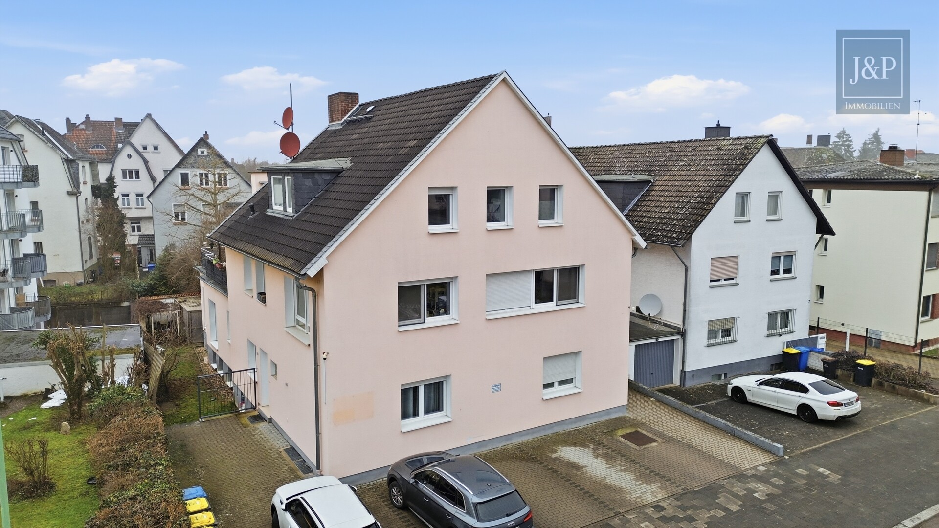 Sanierte DG-Wohnung mit großer Terrasse. Ideal für Kapitalanleger UND Eigennutzer - Aussenansicht