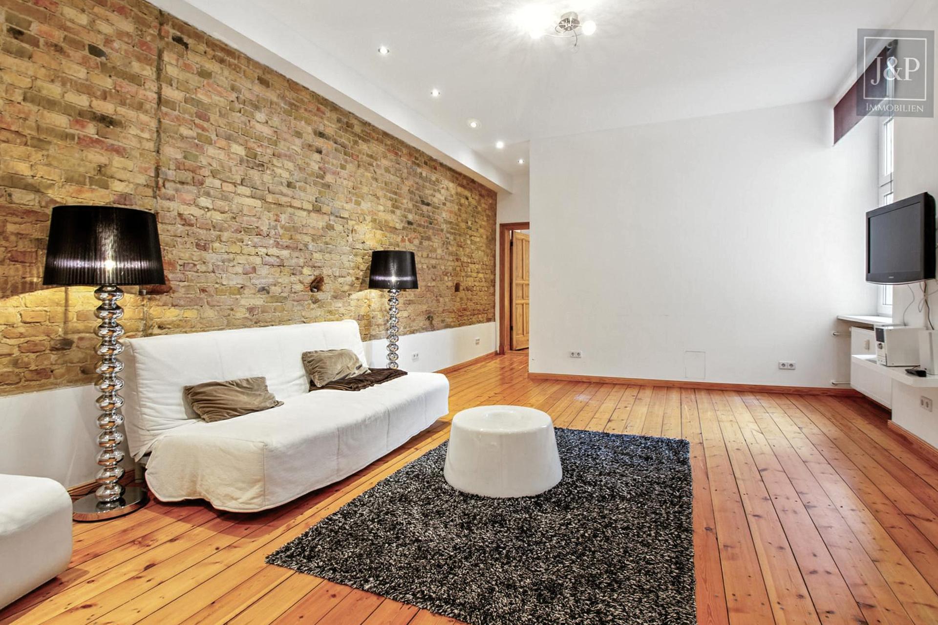 Moderne 2-Zimmer-Stadtwohnung – sofort bezugsfrei in Mitte - Wohnbereich