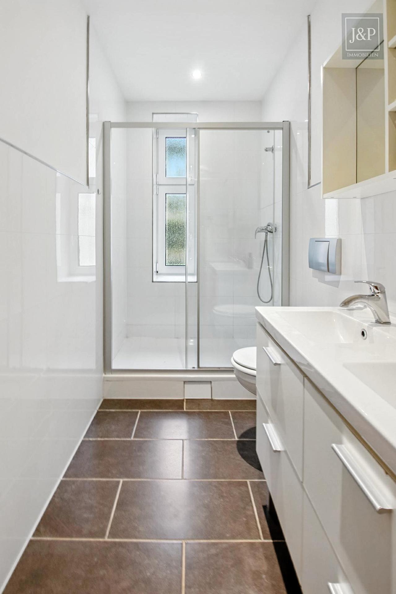 Moderne 2-Zimmer-Stadtwohnung – sofort bezugsfrei in Mitte - Badezimmer