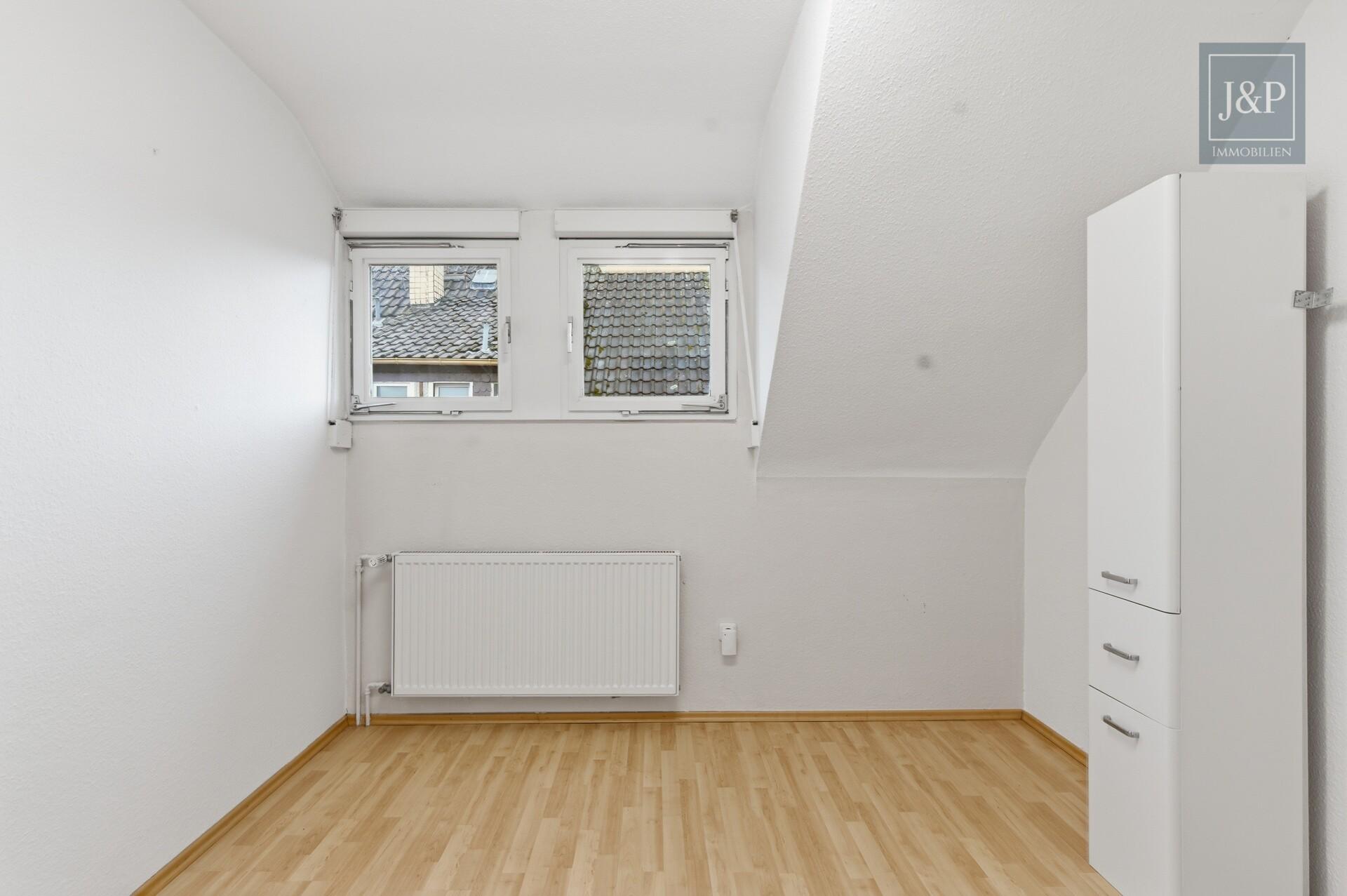 Freistehendes Zuhause mit großem Garten, ausgebautem Untergeschoss & Erweiterungsmöglichkeiten - Zimmer OG