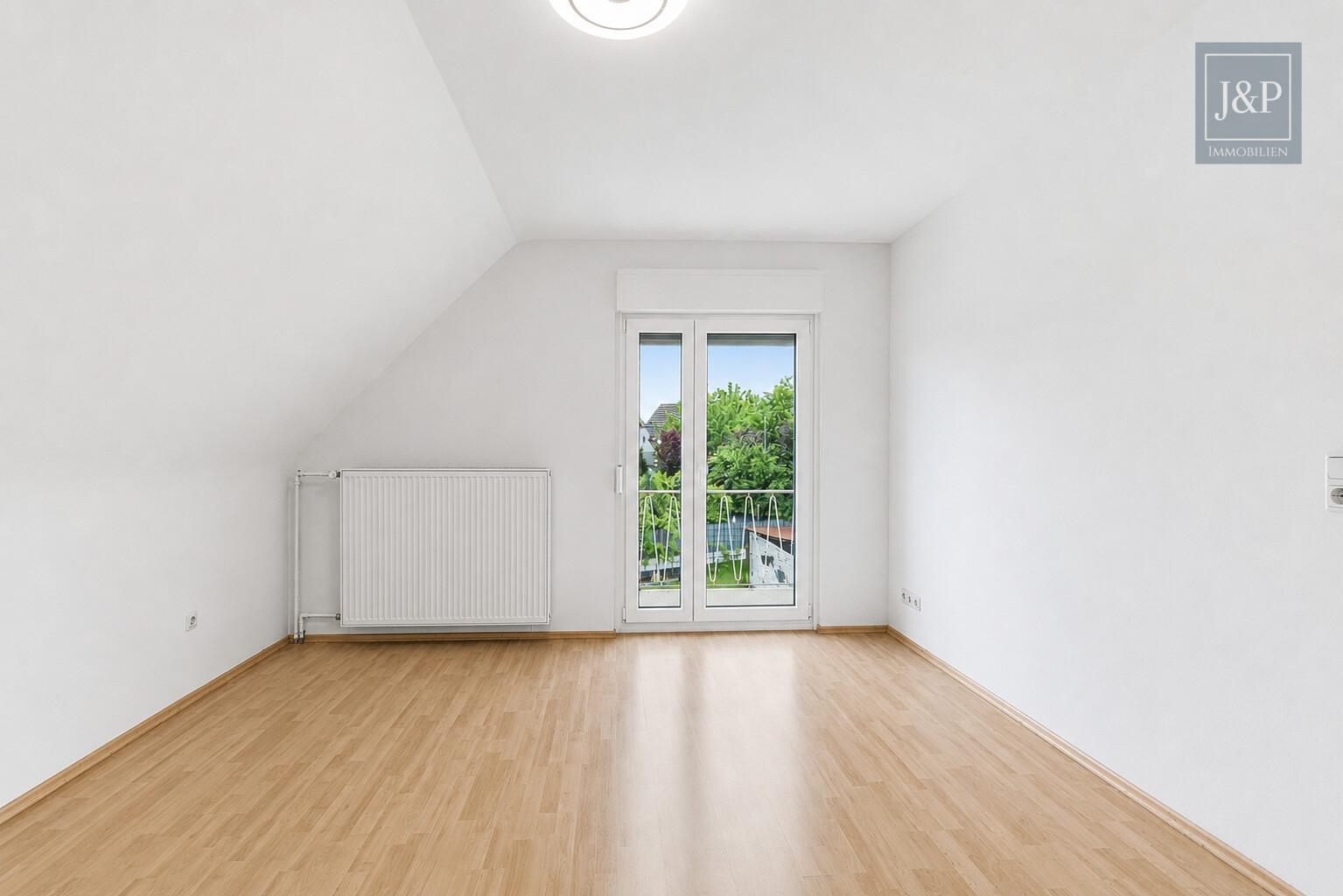Freistehendes Zuhause mit großem Garten, ausgebautem Untergeschoss & Erweiterungsmöglichkeiten - Zimmer OG