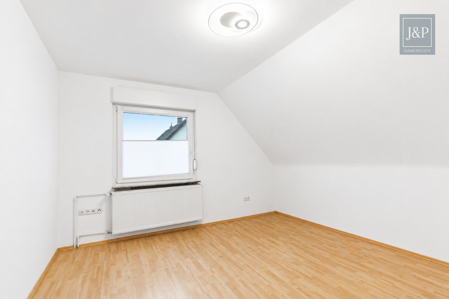 Freistehendes Zuhause mit großem Garten, ausgebautem Untergeschoss & Erweiterungsmöglichkeiten - Zimmer OG