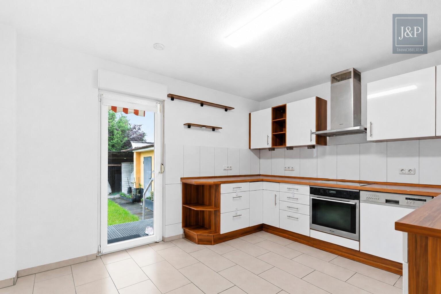 Freistehendes Zuhause mit großem Garten, ausgebautem Untergeschoss & Erweiterungsmöglichkeiten - Küche EG