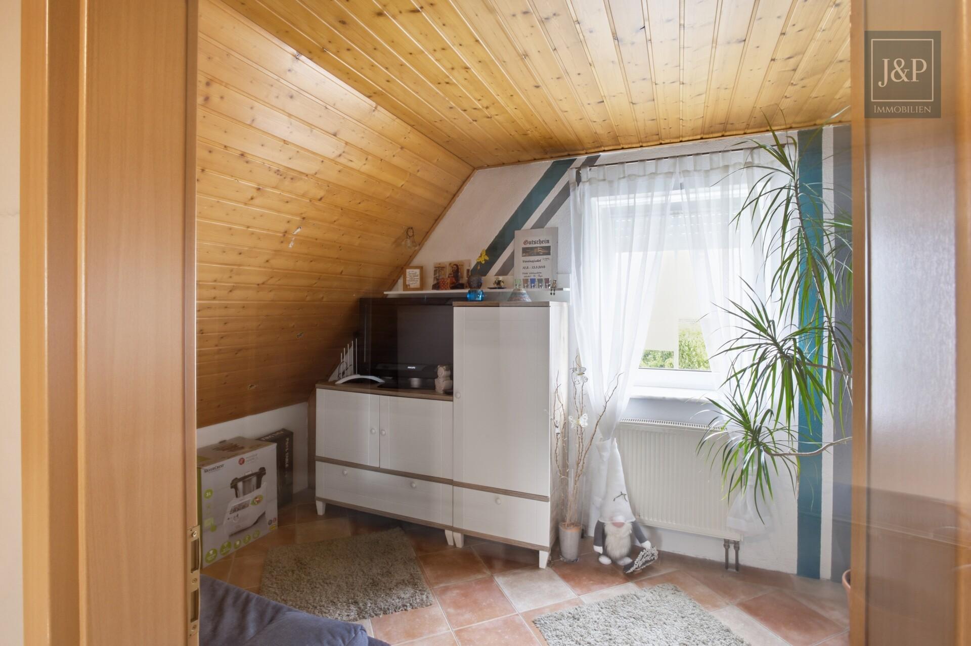 Traumhaftes Wohnen in 2. Reihe: Charmantes Familienhaus im Altstadtkern von Wilhermsdorf - Arbeitszimmer