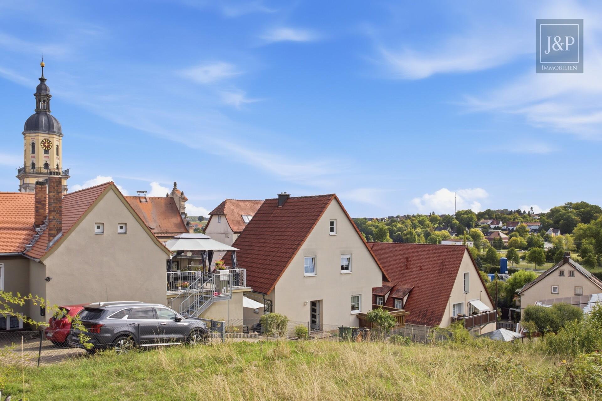Traumhaftes Wohnen in 2. Reihe: Charmantes Familienhaus im Altstadtkern von Wilhermsdorf - Blick Richtung Haus