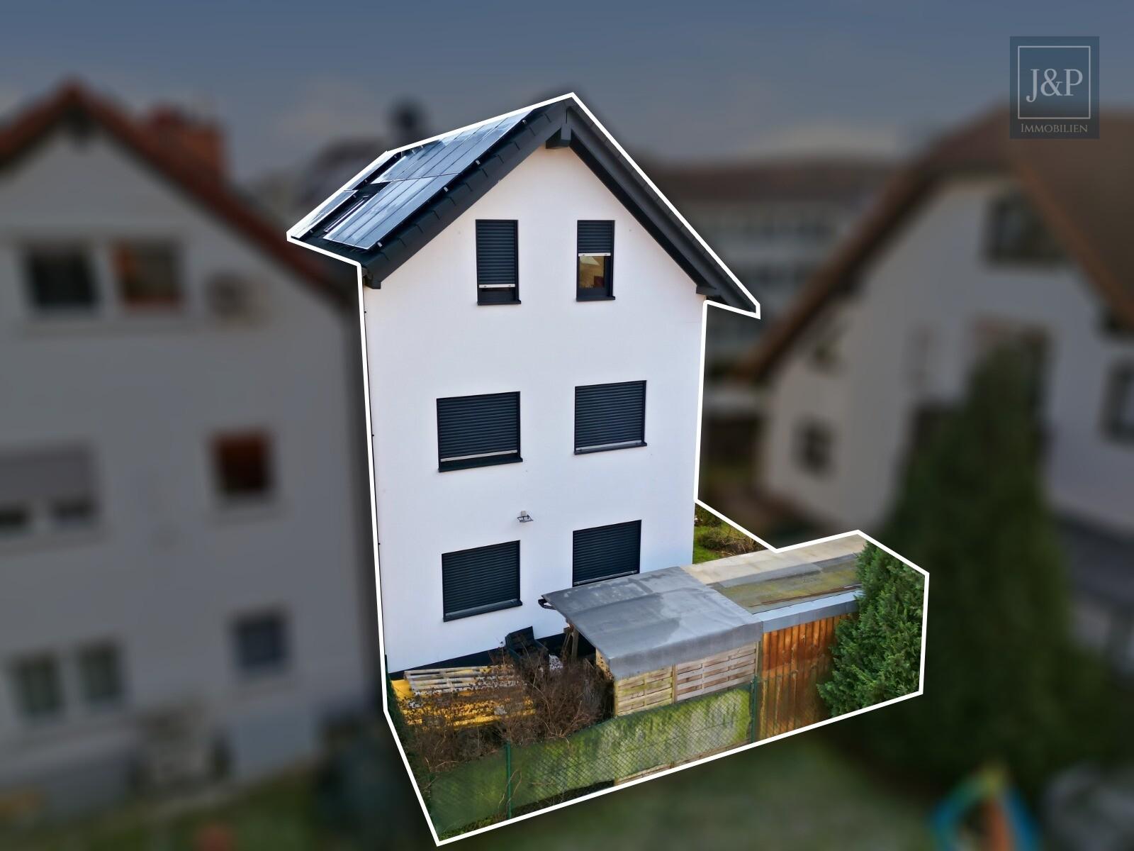 Doppelhaushälfte mit PV-Anlage und variabler Nutzung auf vier Ebenen in Kelsterbach - Objekt Rückseite