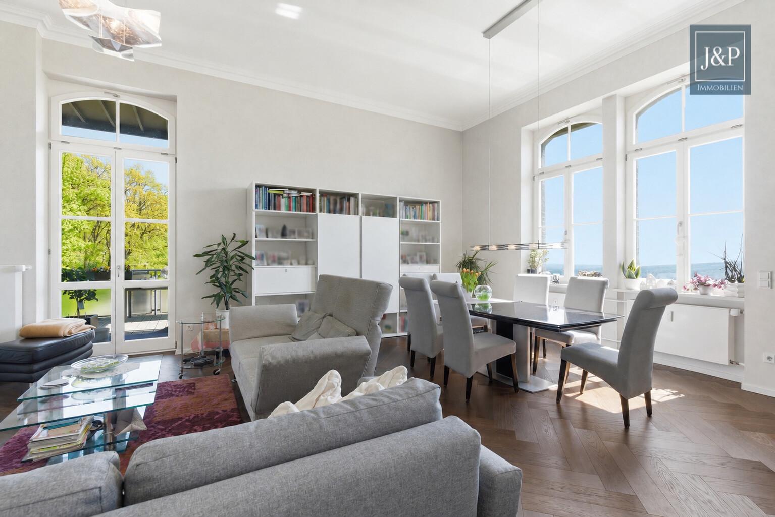 Sanierte Luxuswohnung am Zauberberg! Wohnen am Wald mit atemberaubenden Skyline-Blick! - Wohnen