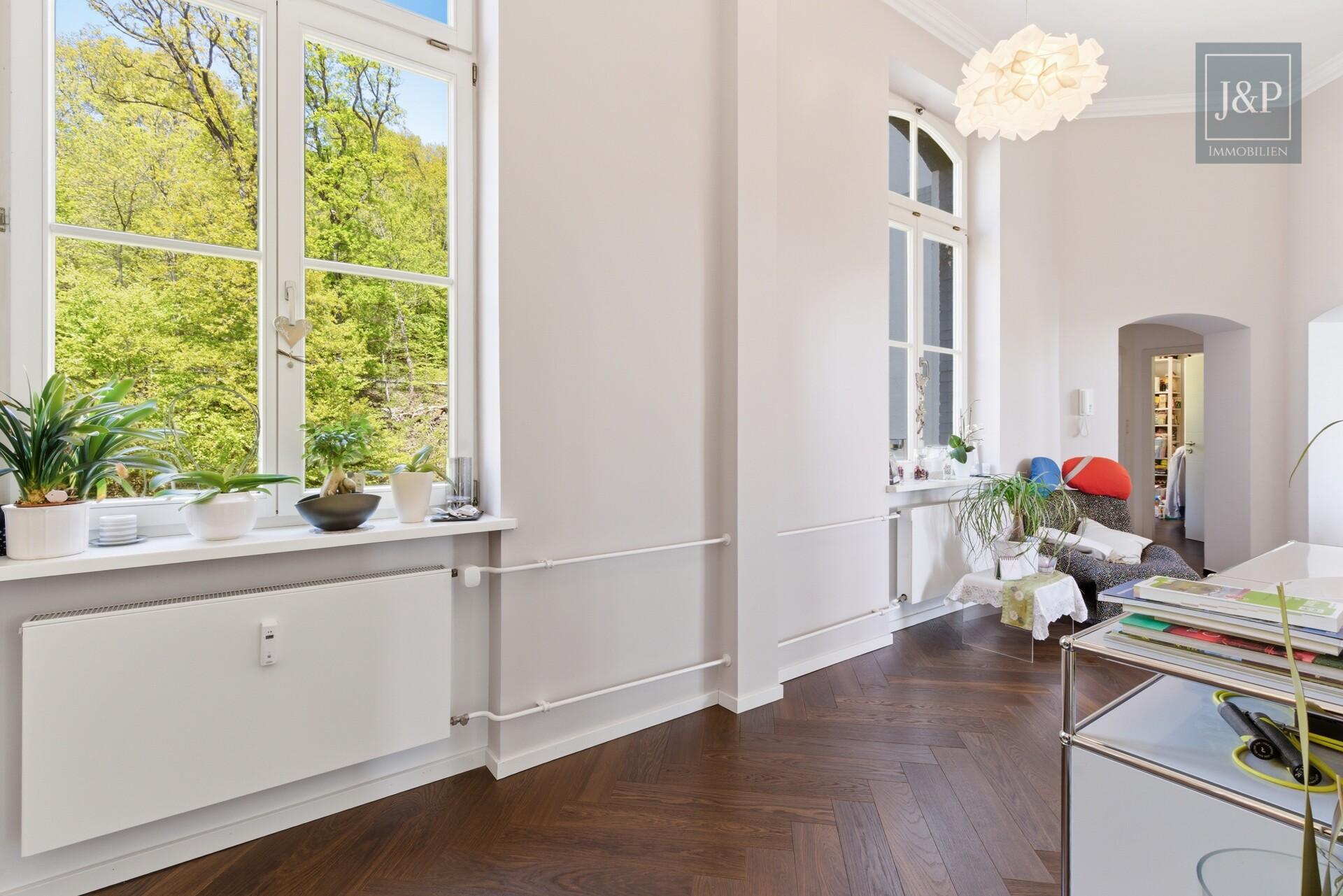 Sanierte Luxuswohnung am Zauberberg! Wohnen am Wald mit atemberaubenden Skyline-Blick! - Flur