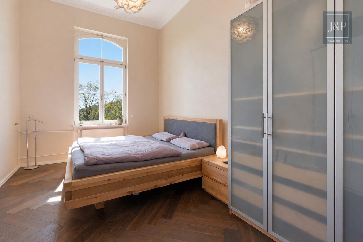 Sanierte Luxuswohnung am Zauberberg! Wohnen am Wald mit atemberaubenden Skyline-Blick! - Schlafen