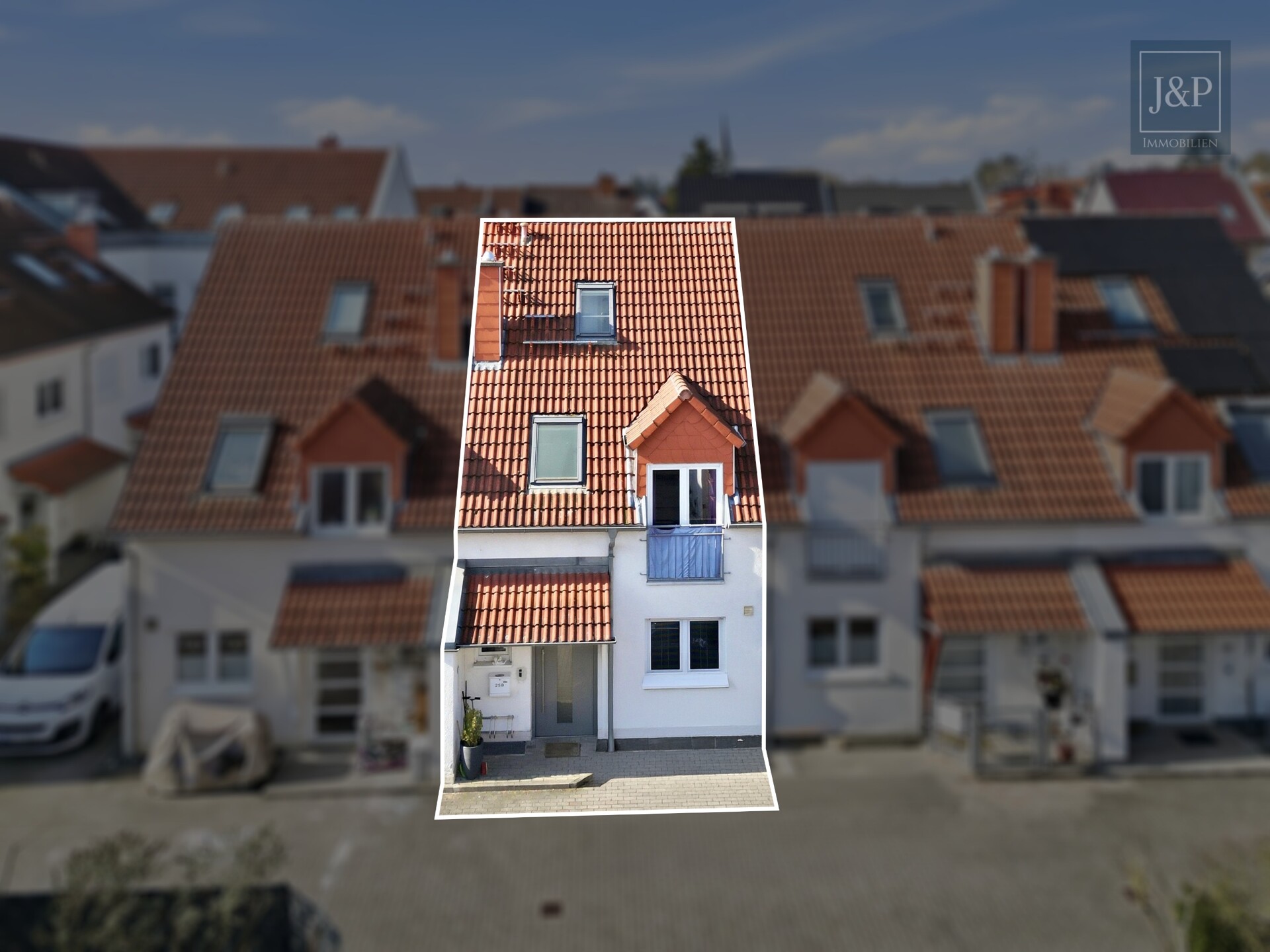 Familienfreundliches Reihenhaus mit Wintergarten & Balkon in ruhiger Anliegerstraße - Ansicht Vorderseite